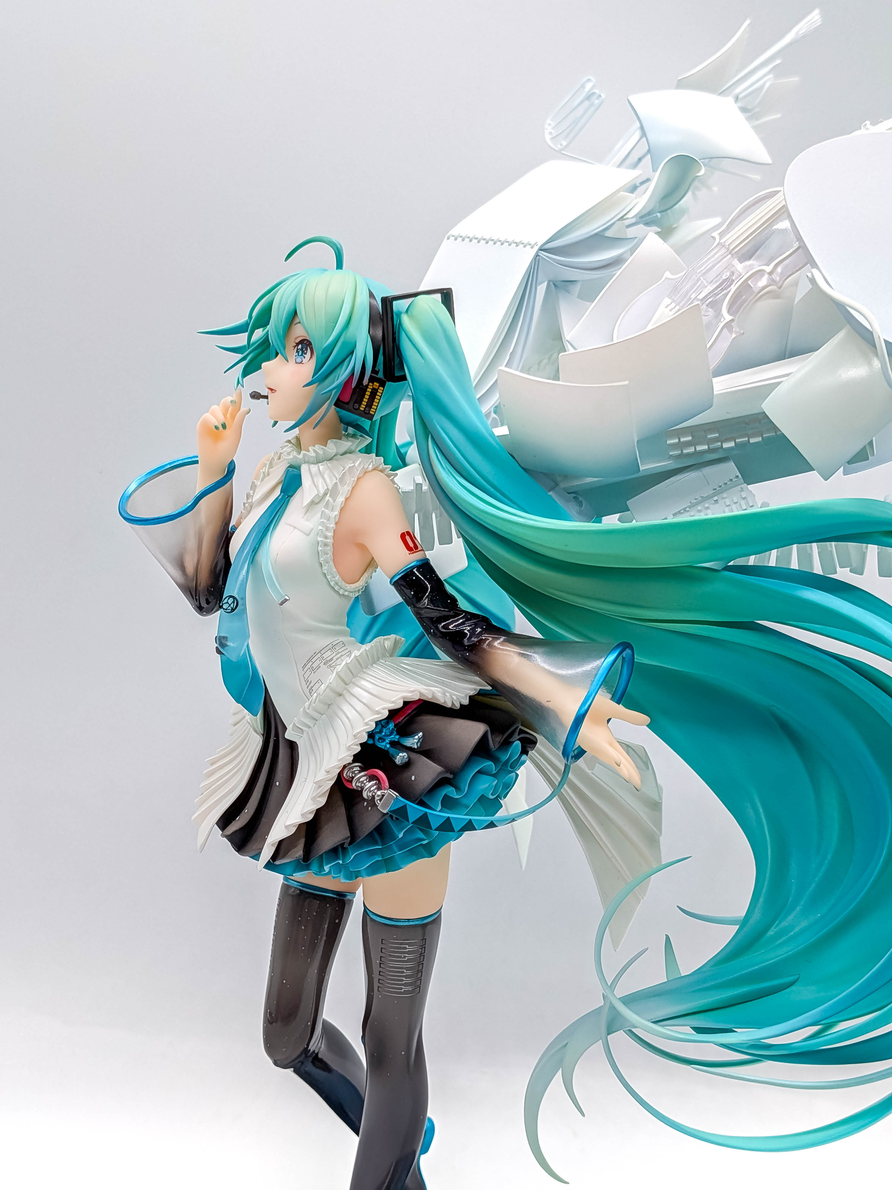 Hatsune Miku Happy 16th Birthday Ver side upper-body and hair close-up