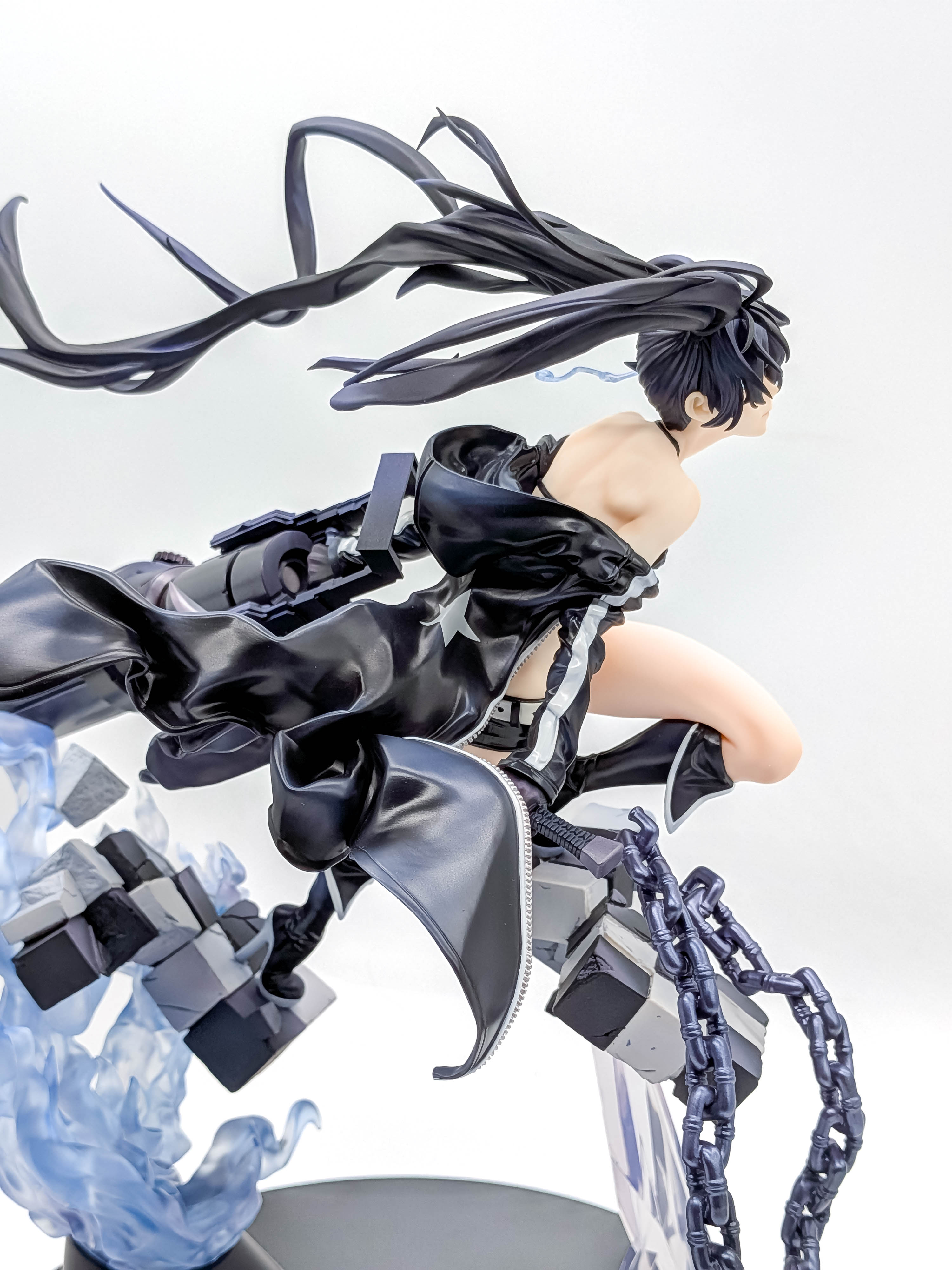 Black Rock Shooter HxxG Edition rear-side coat close-up