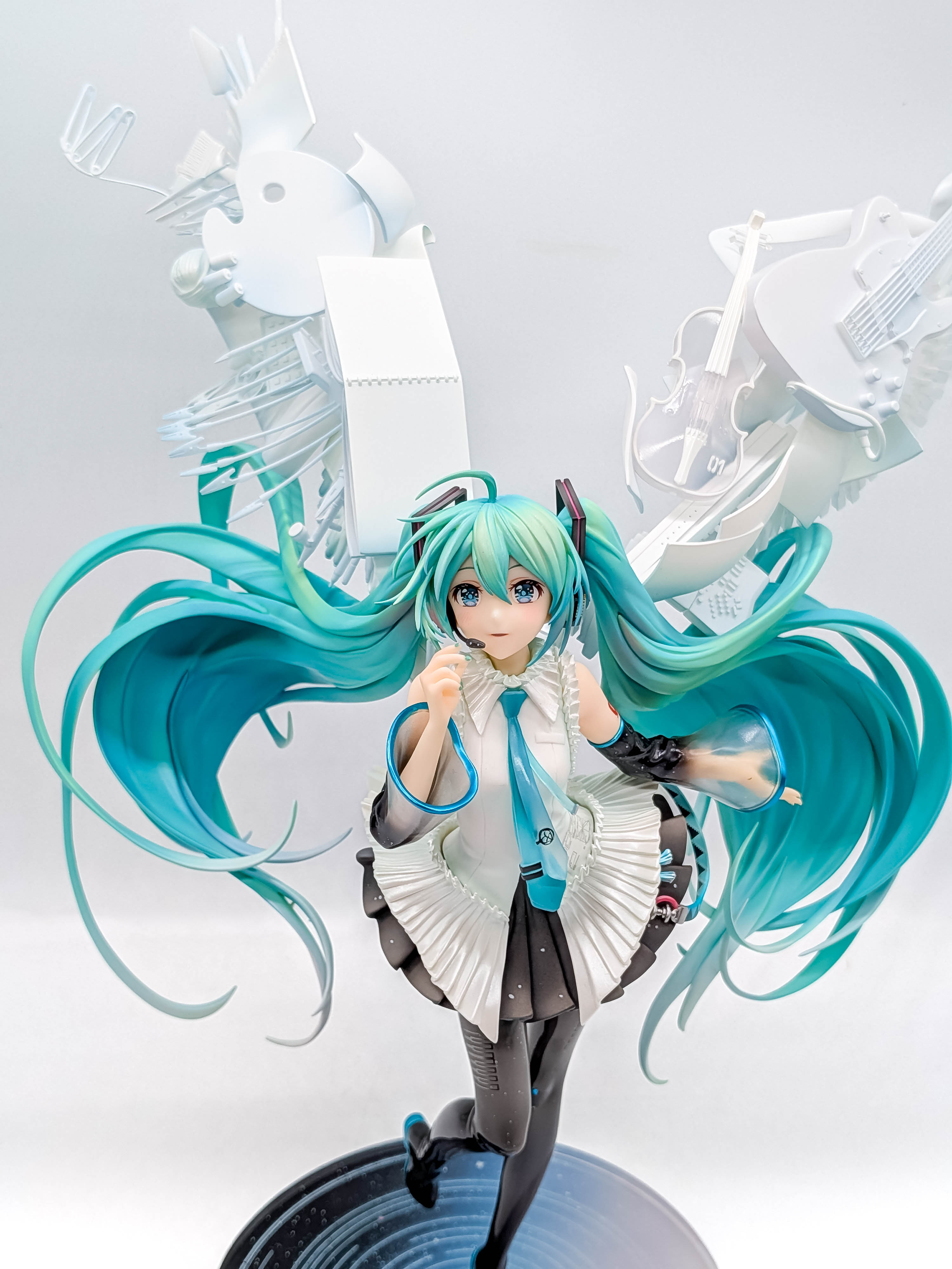 Hatsune Miku Happy 16th Birthday Ver closer front composition