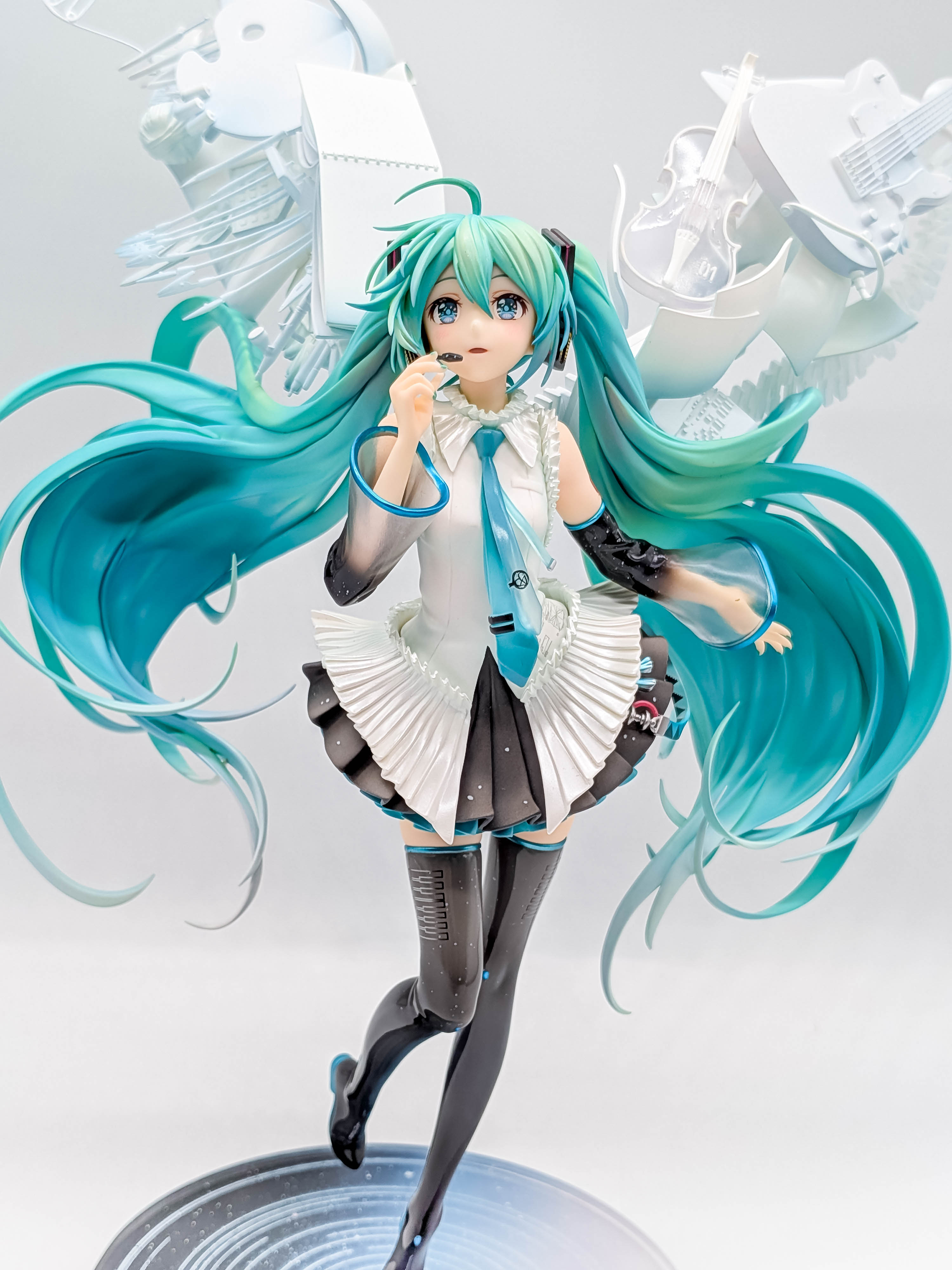 Hatsune Miku Happy 16th Birthday Ver face and upper-body close-up