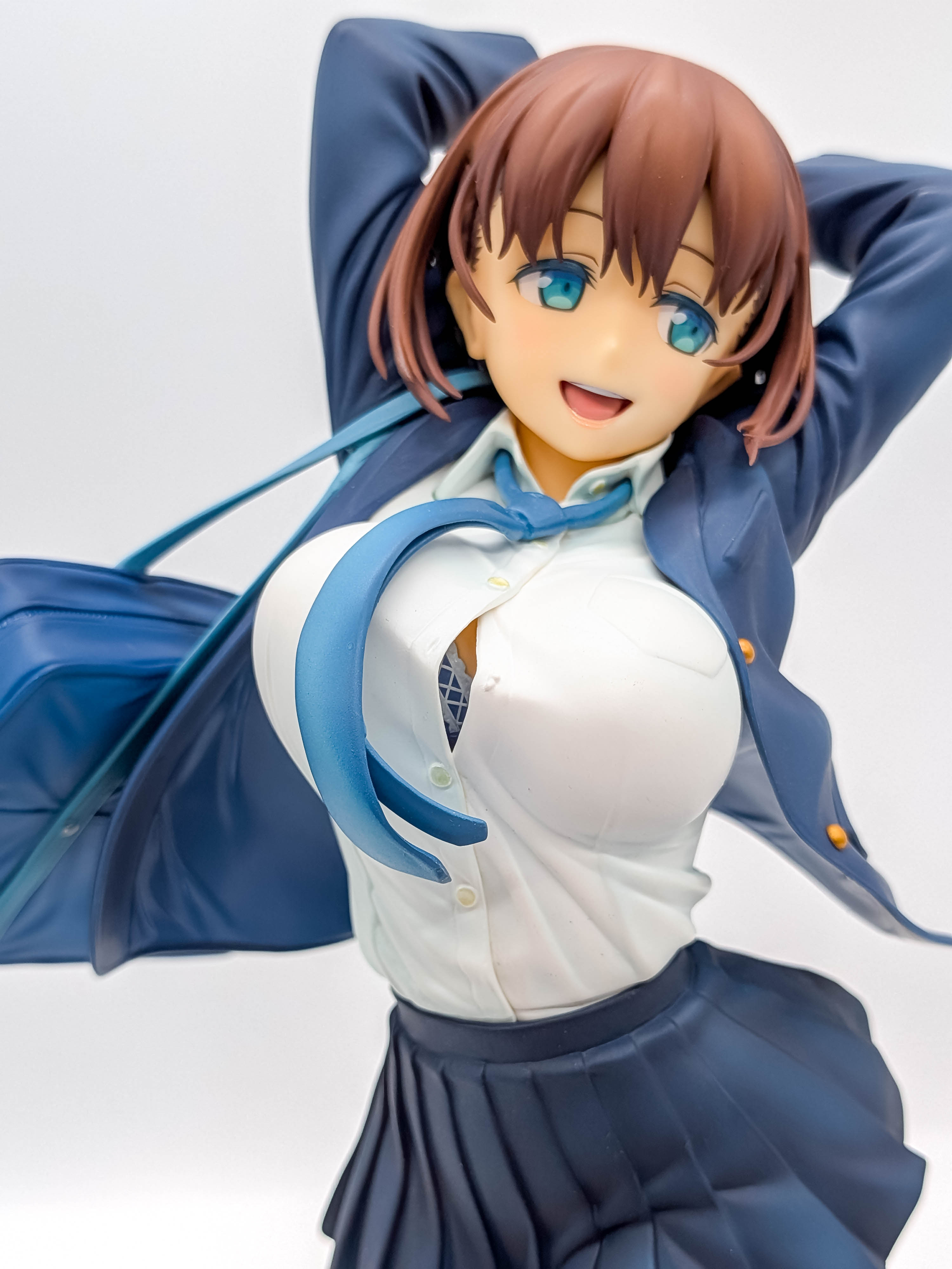 Ai-chan figure face and button-popping blouse close-up