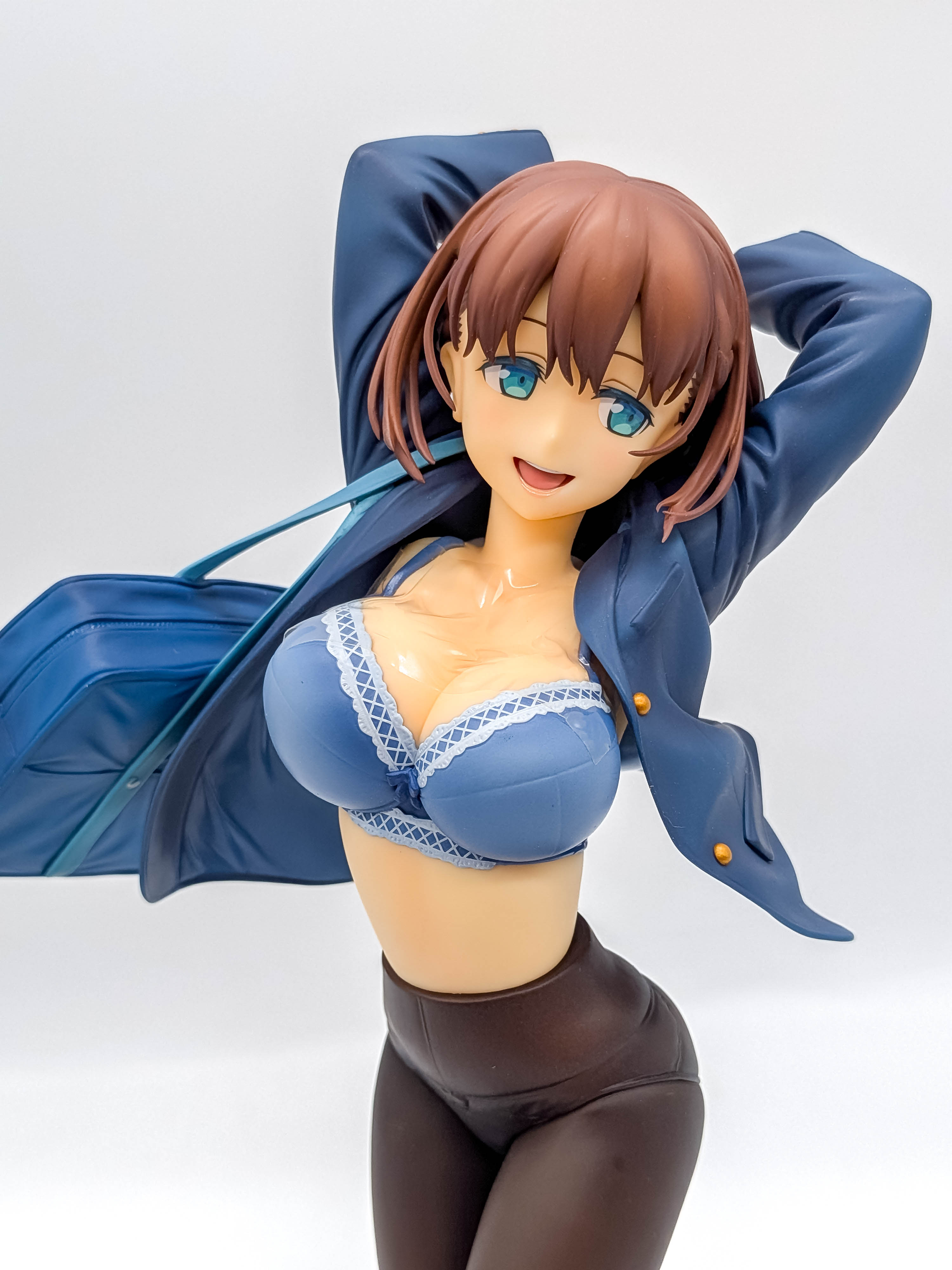 Ai-chan figure cast-off face and blue underlayer close-up