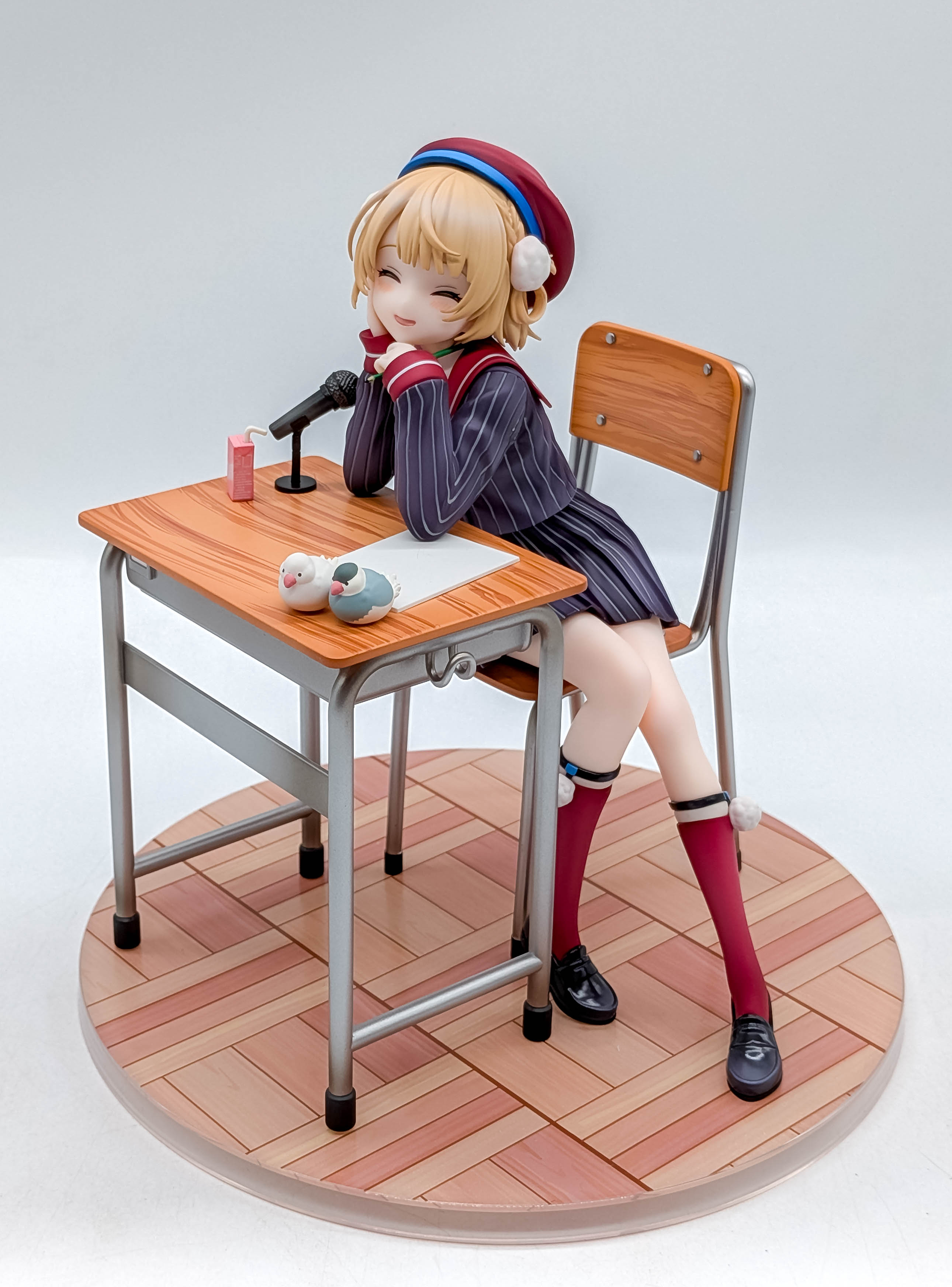 Shigure Ui figure alternate smiling face full view