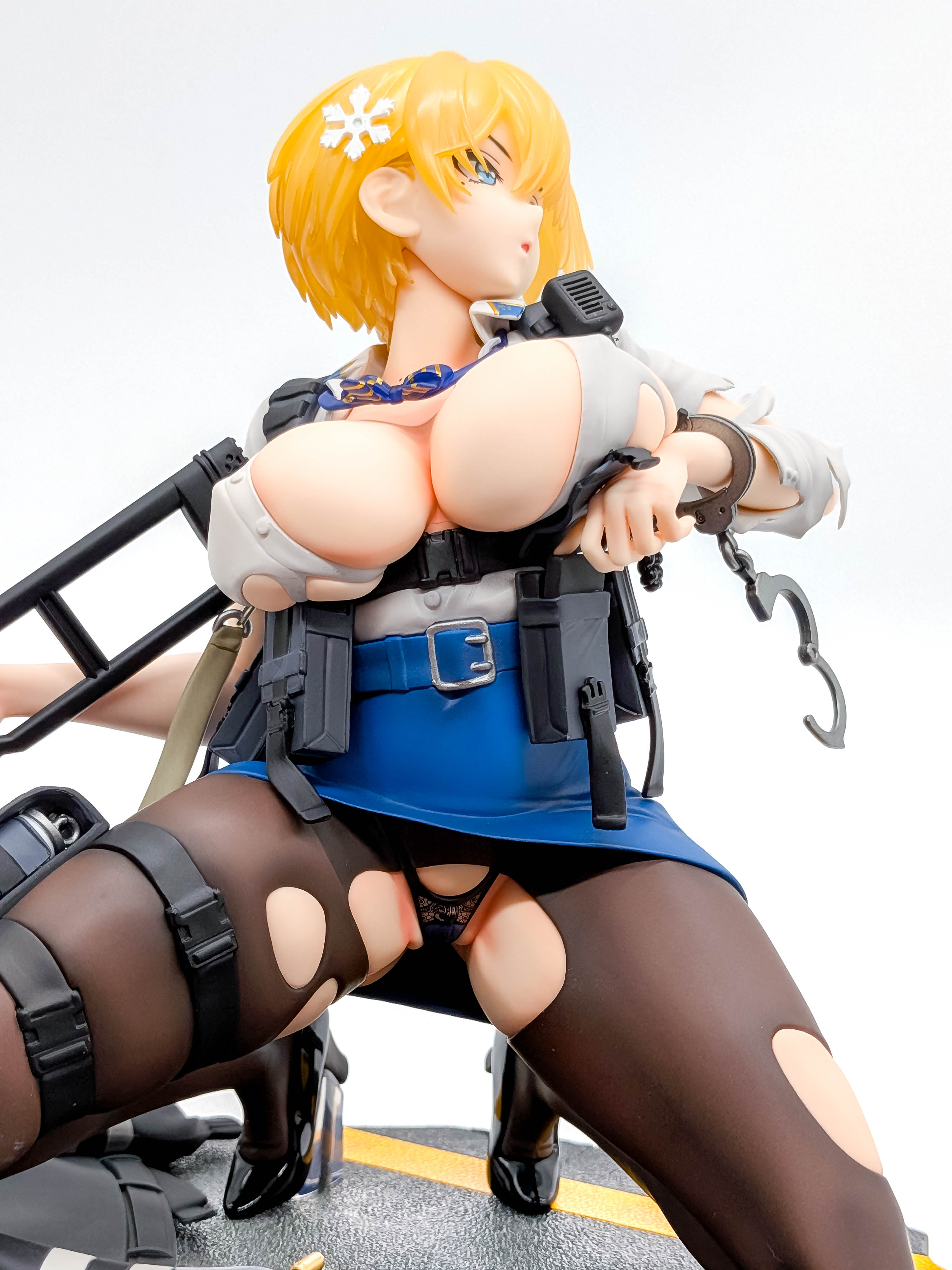 VSK-94 Heavy Damage Ver low-angle body and tactical equipment view