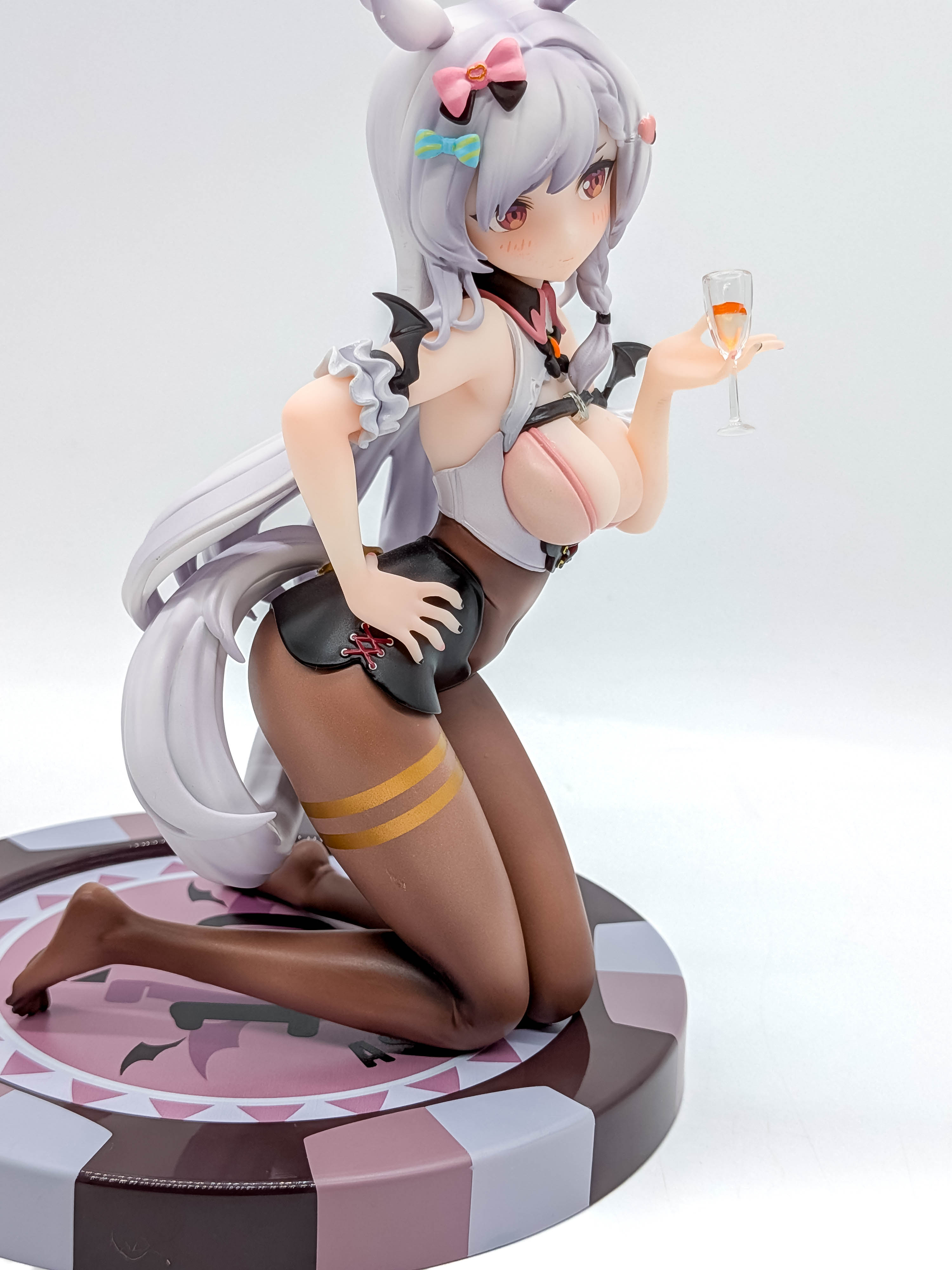Ashige-chan figure side view with tights tail and casino-chip base
