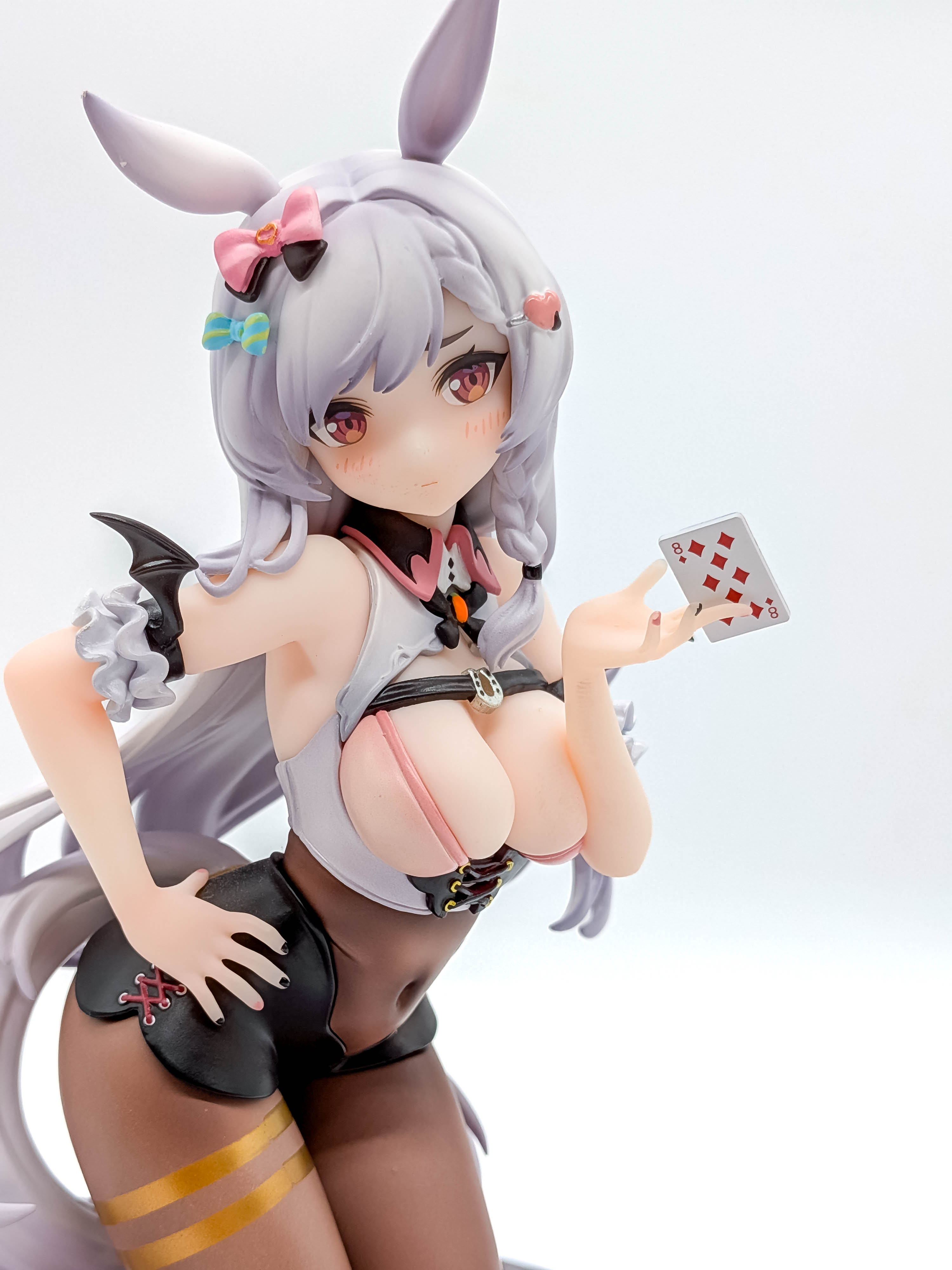 Ashige-chan figure face and upper-body close-up holding a playing card