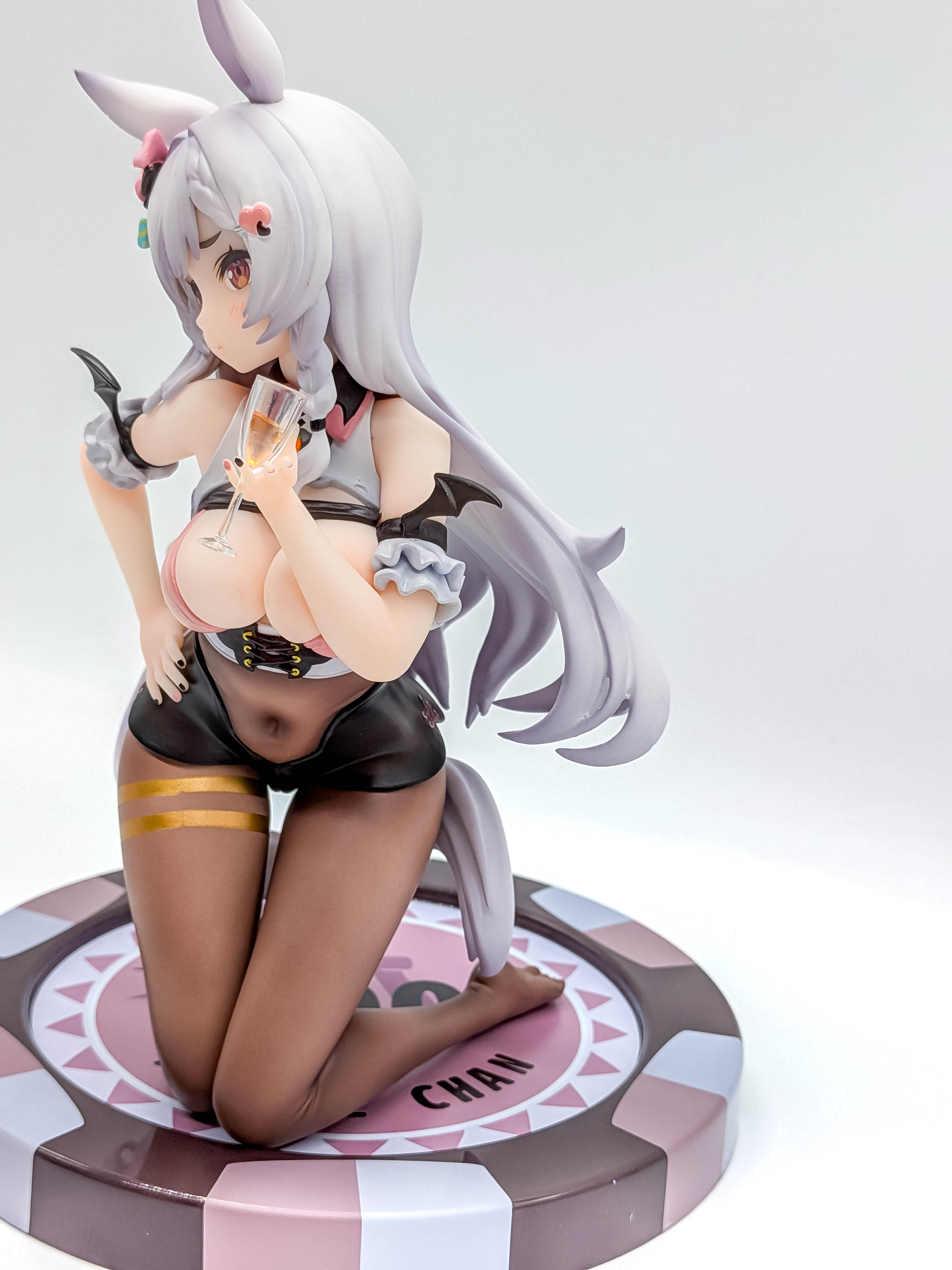 Ashige-chan Lucky Dealer Ver. opposite front view with long silver hair