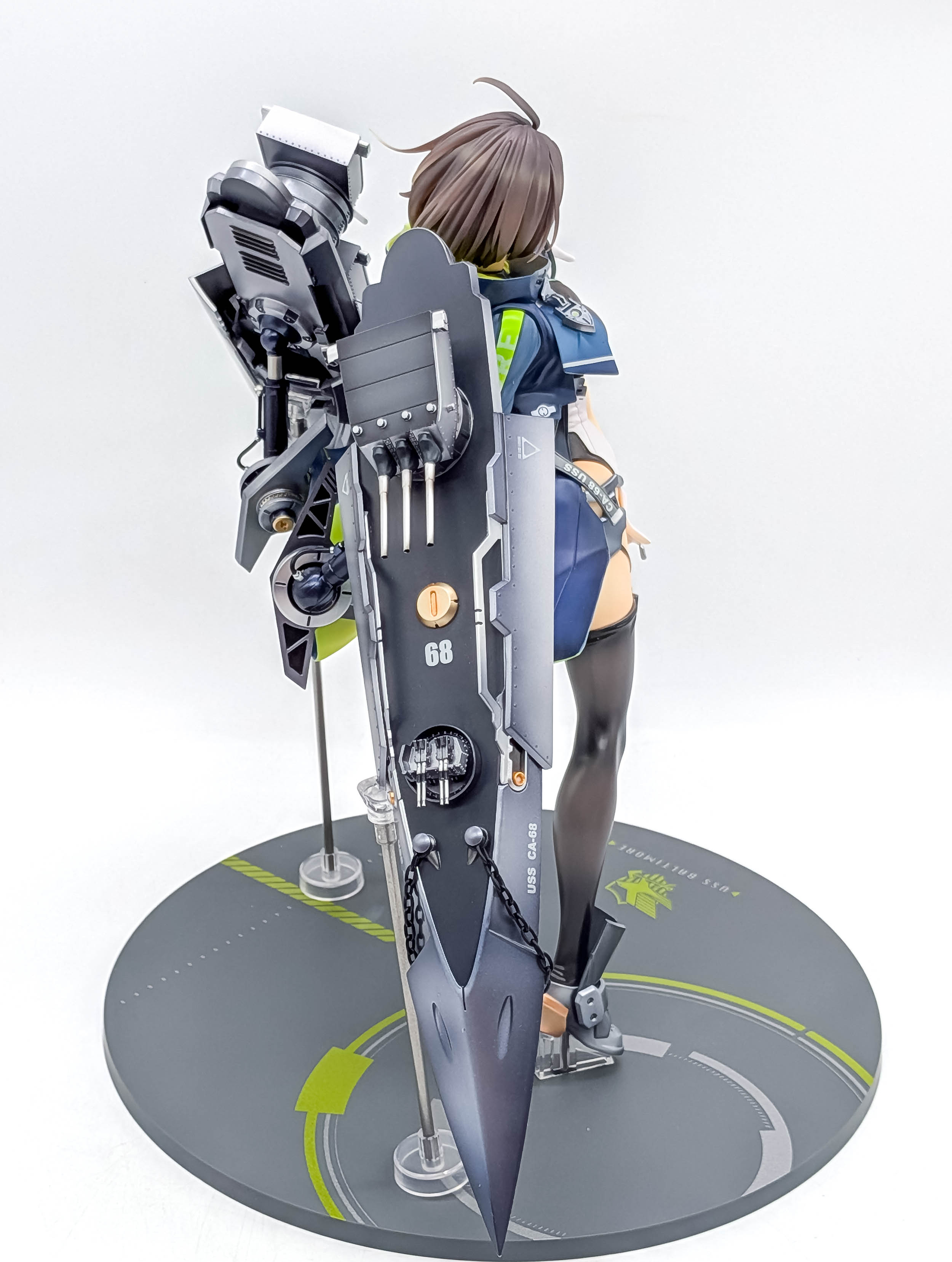 Baltimore figure rear-side view with large rigging unit