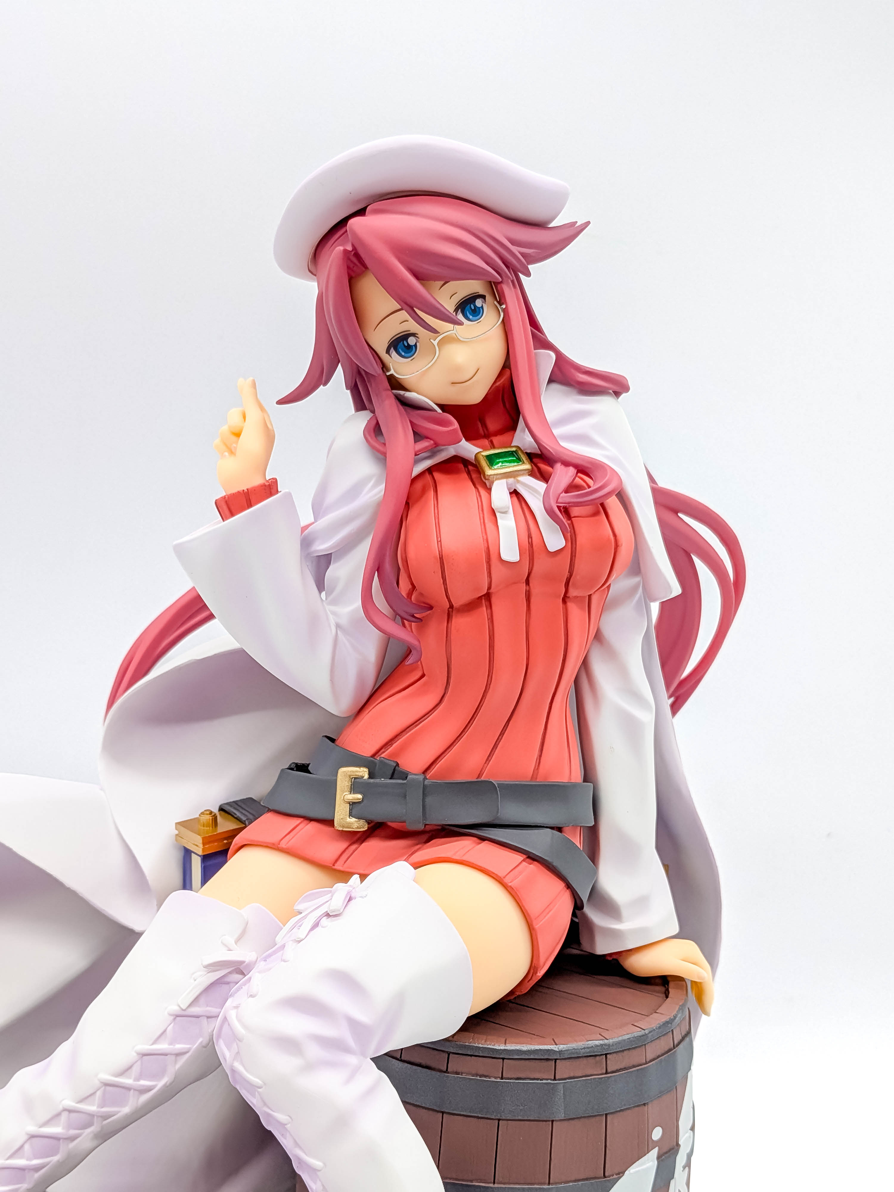 Aty figure face glasses beret and upper-body view