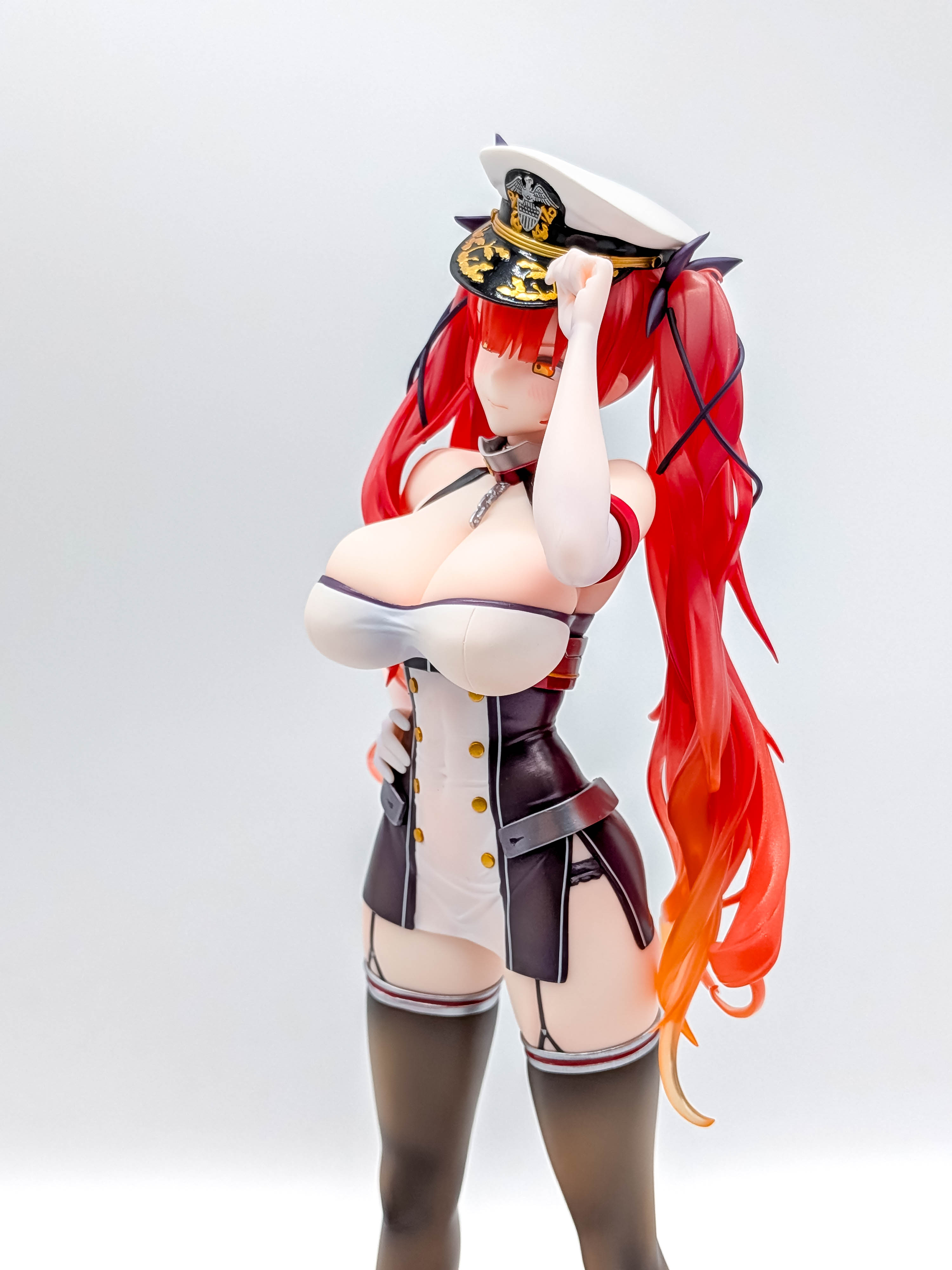 Side close-up of Honolulu uniform, bust and waist