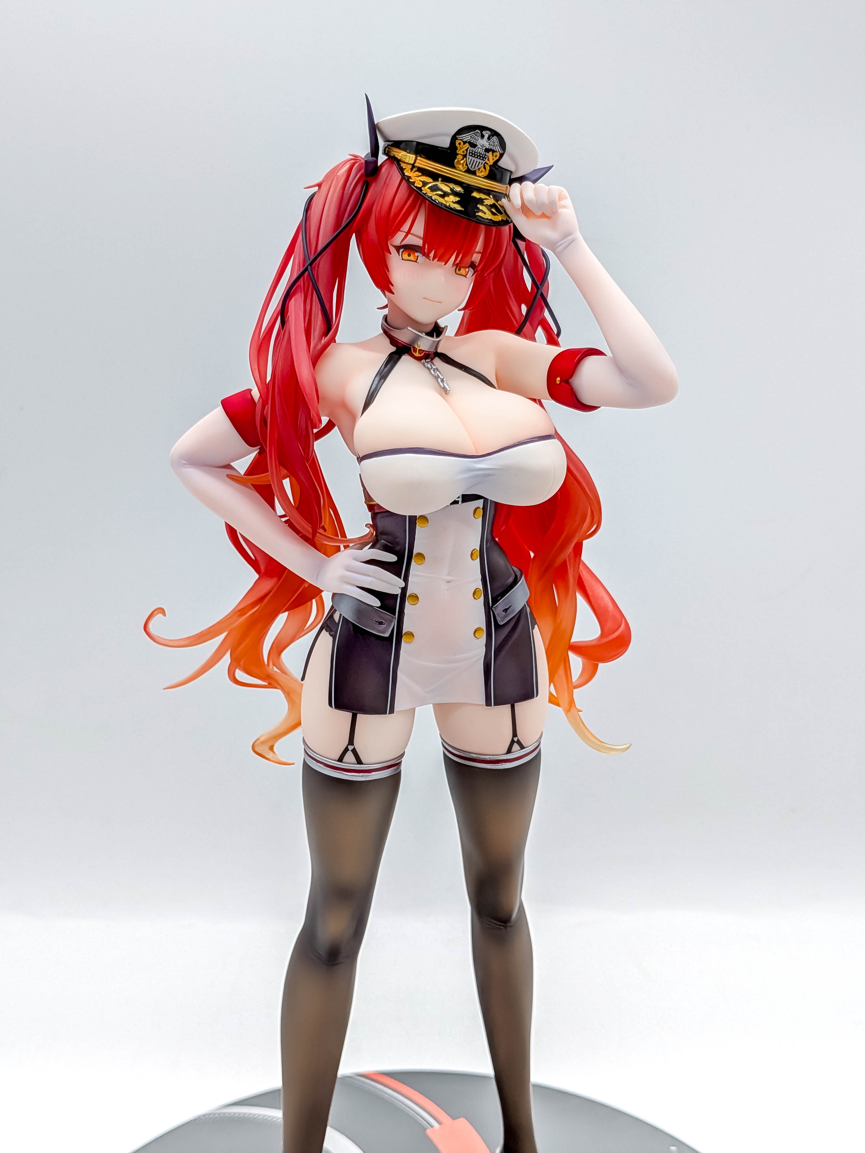 Close-up of Honolulu face, golden eyes, captain's hat and red hair