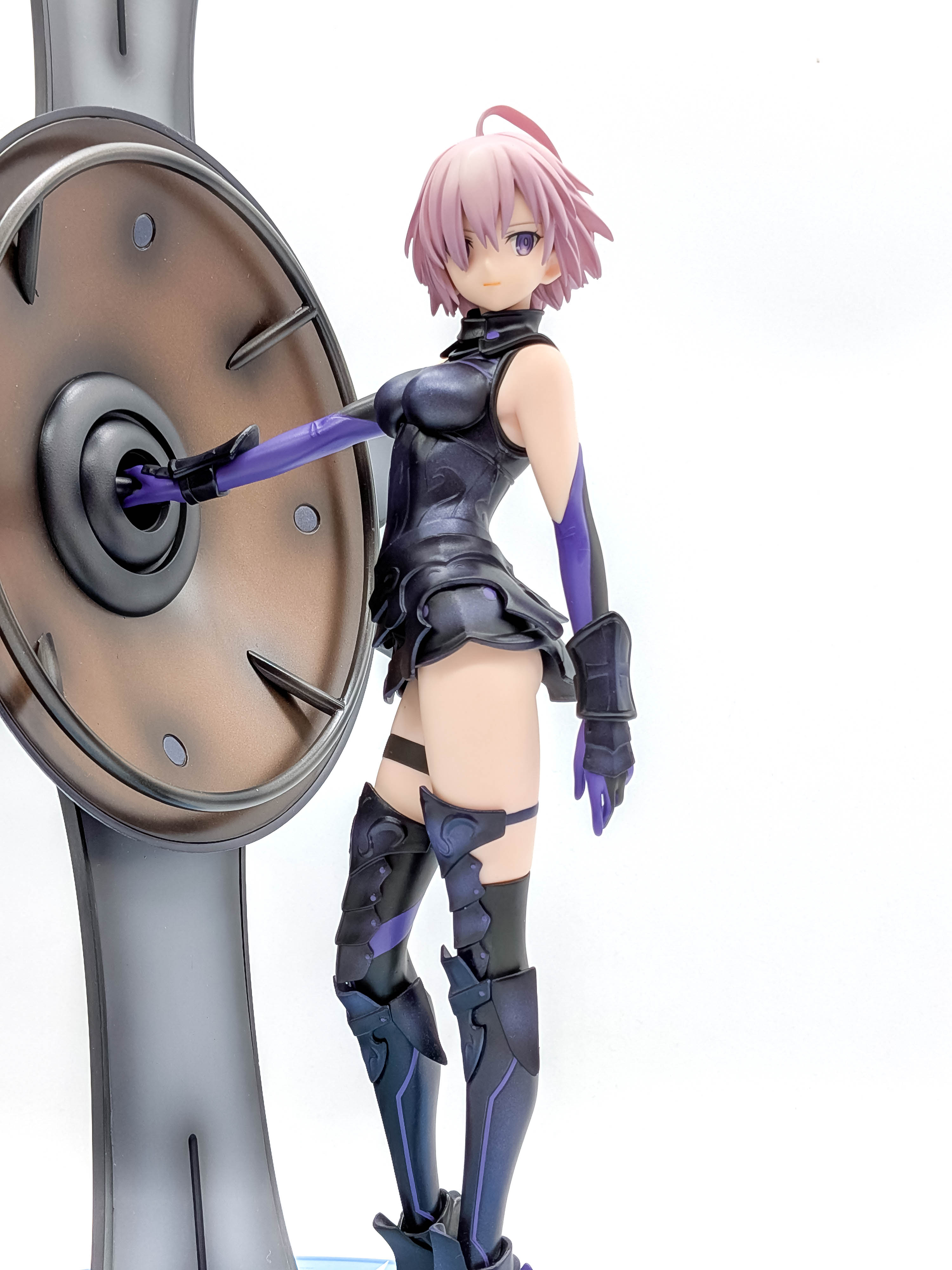 Mash Kyrielight figure alternate front view with shield