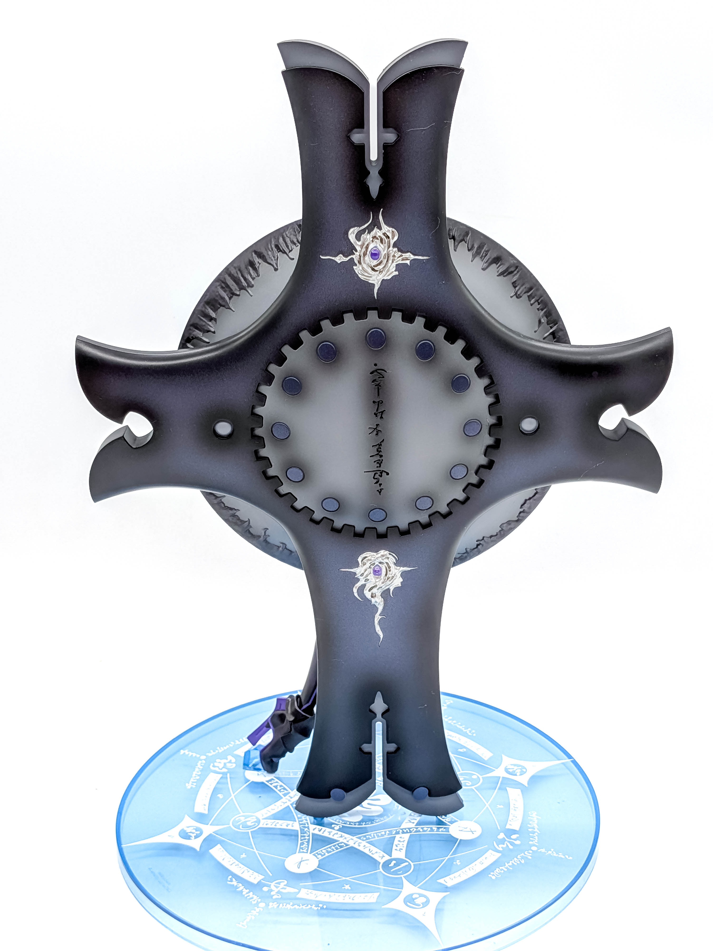 Mash Kyrielight giant shield rear mechanical details and magic-circle base