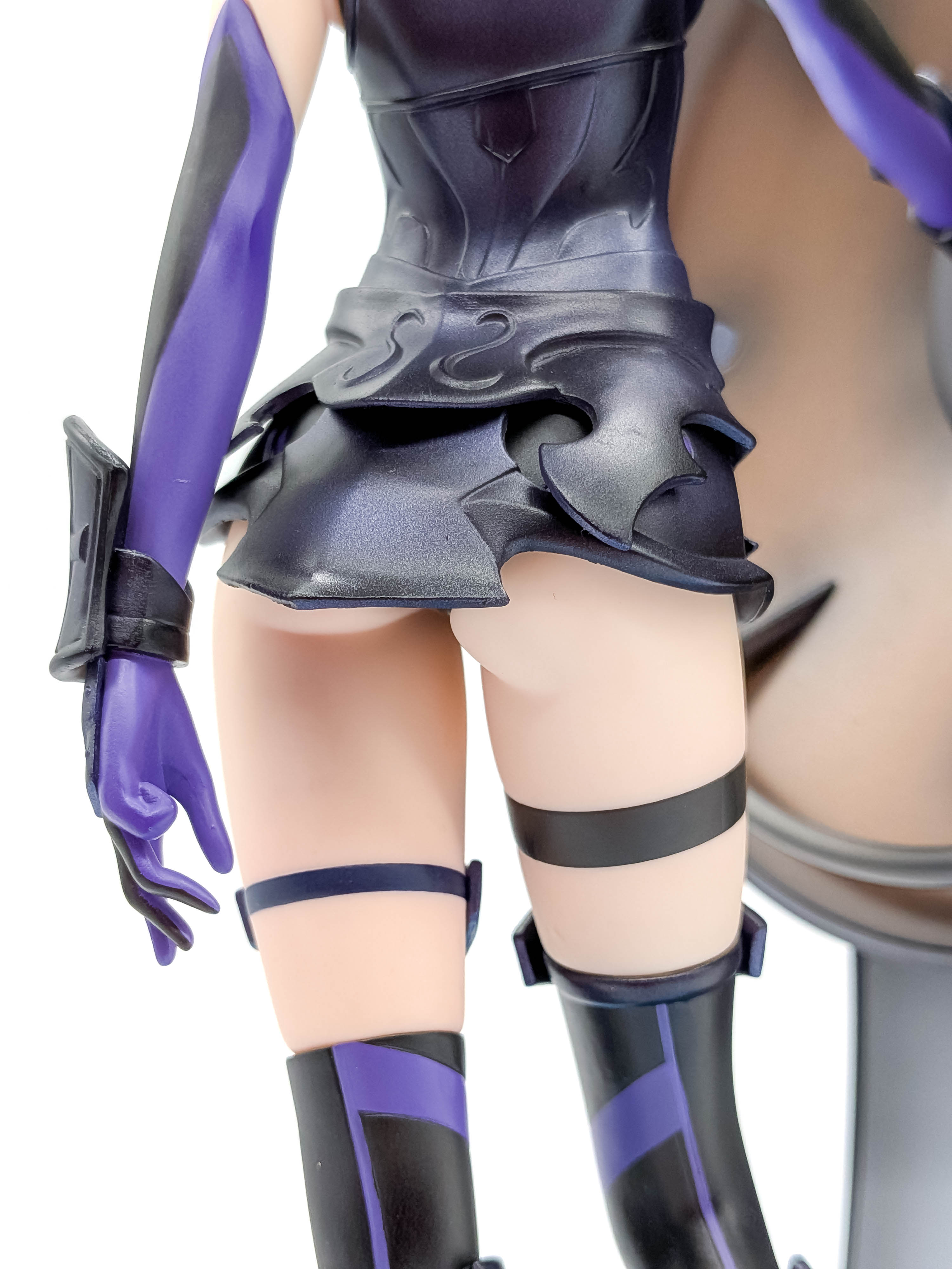 Mash Kyrielight figure rear waist armor thighs and gloves detail