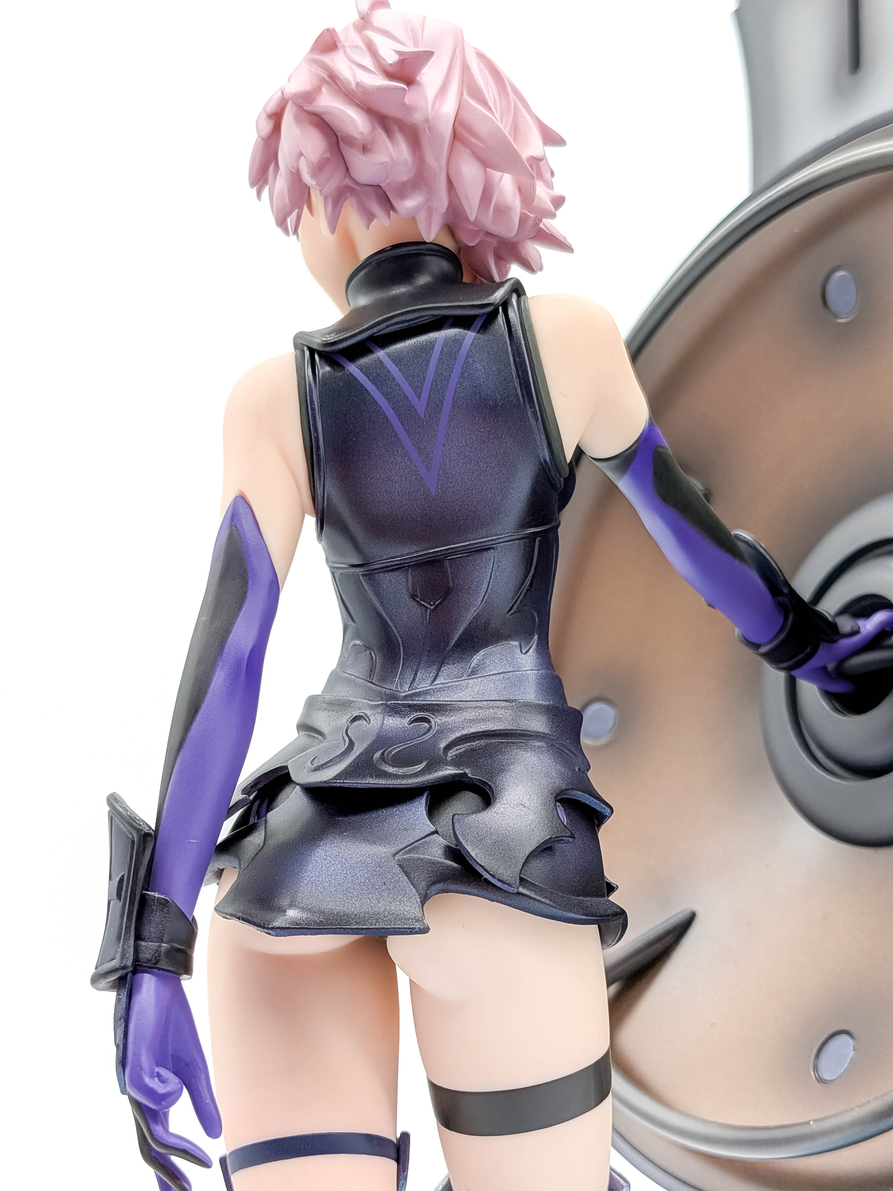 Mash Kyrielight figure rear hair and back armor close-up