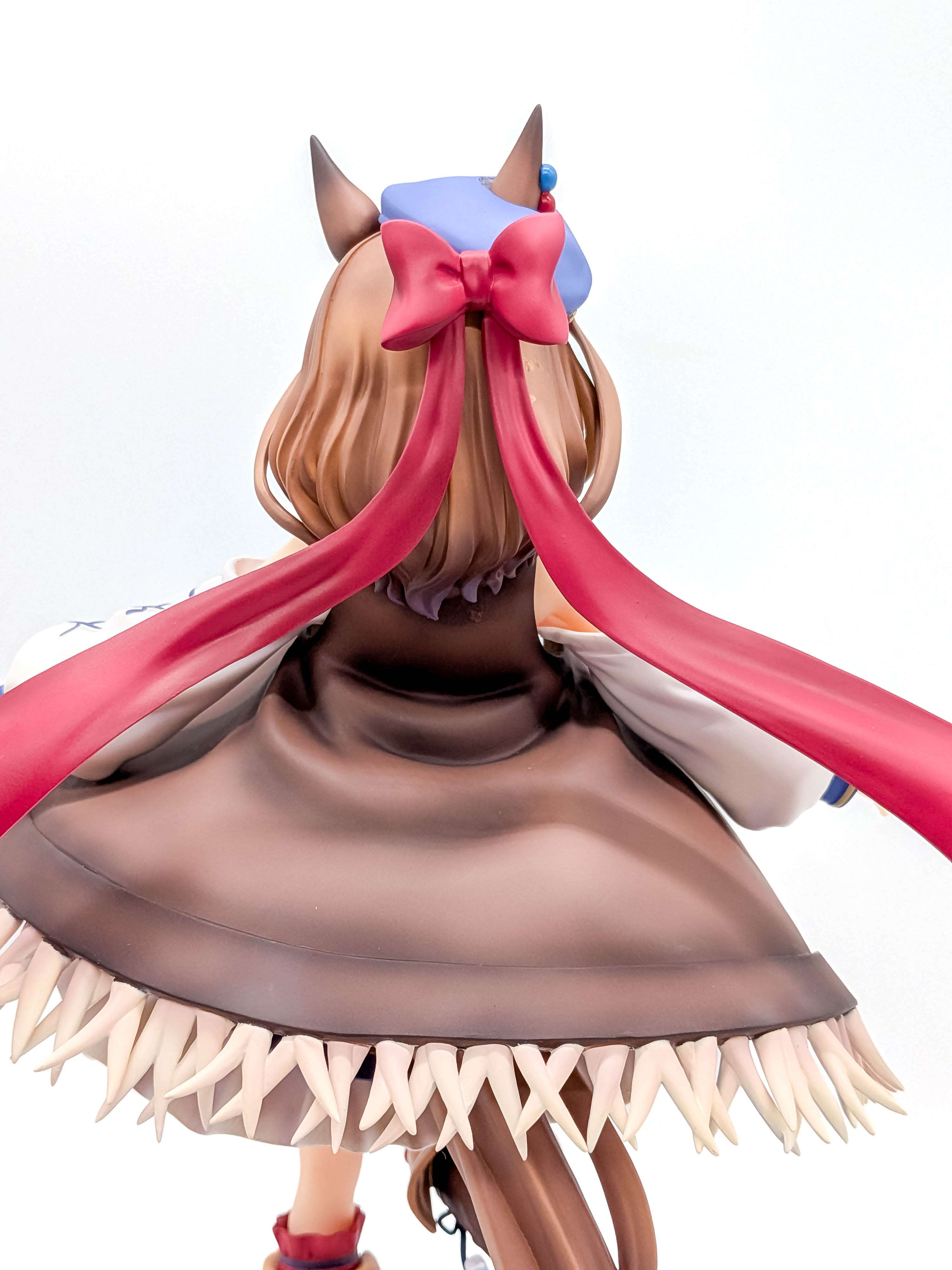 Matikanetannhauser figure rear cape bow and ribbon close-up