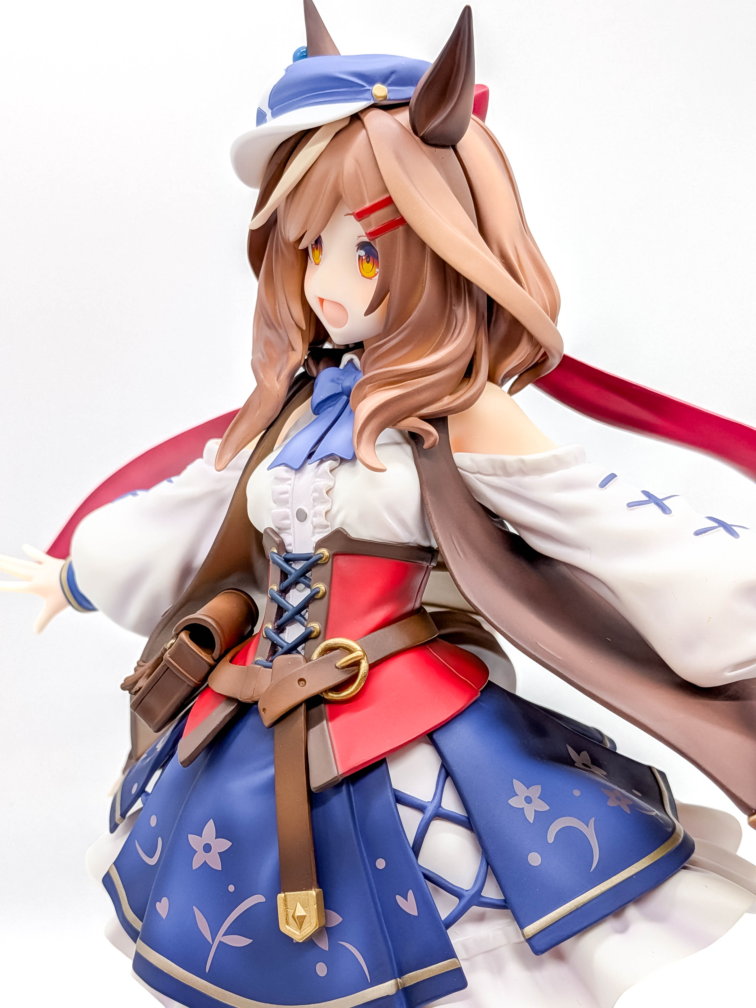 Matikanetannhauser figure opposite-side upper-body close-up