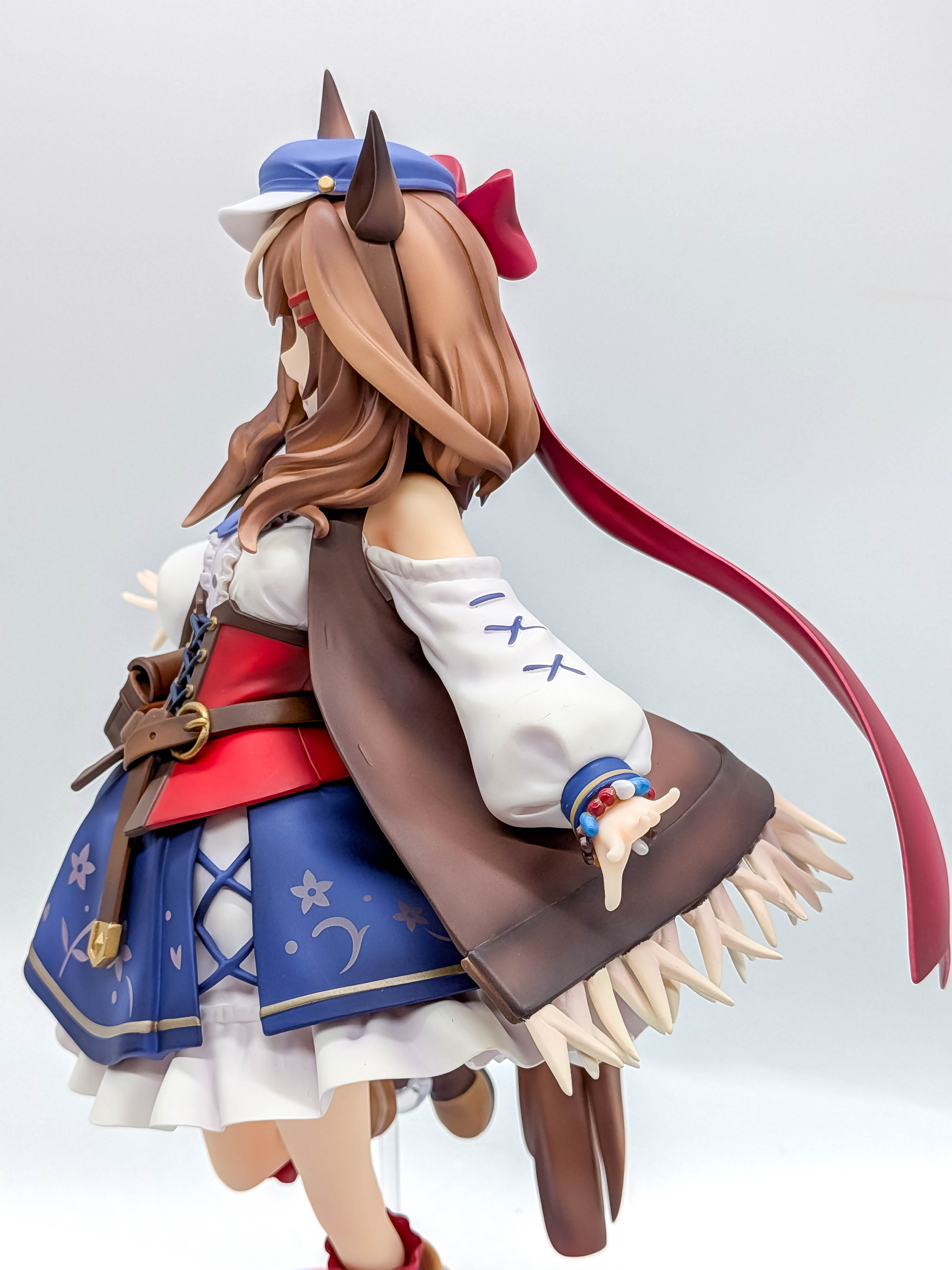 Matikanetannhauser figure rear three-quarter cape ribbon and hand detail