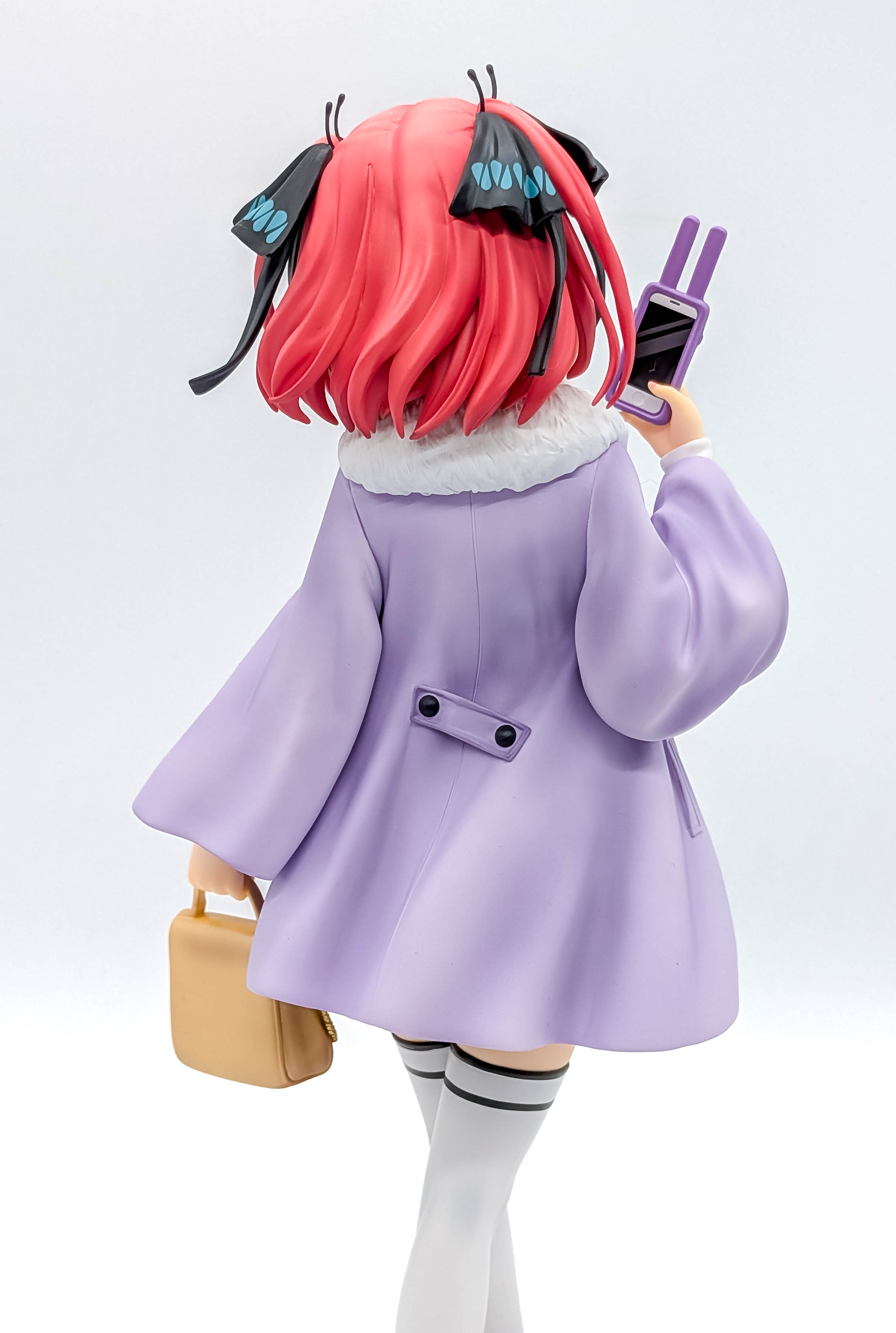 Nino Nakano figure rear hair coat and smartphone detail