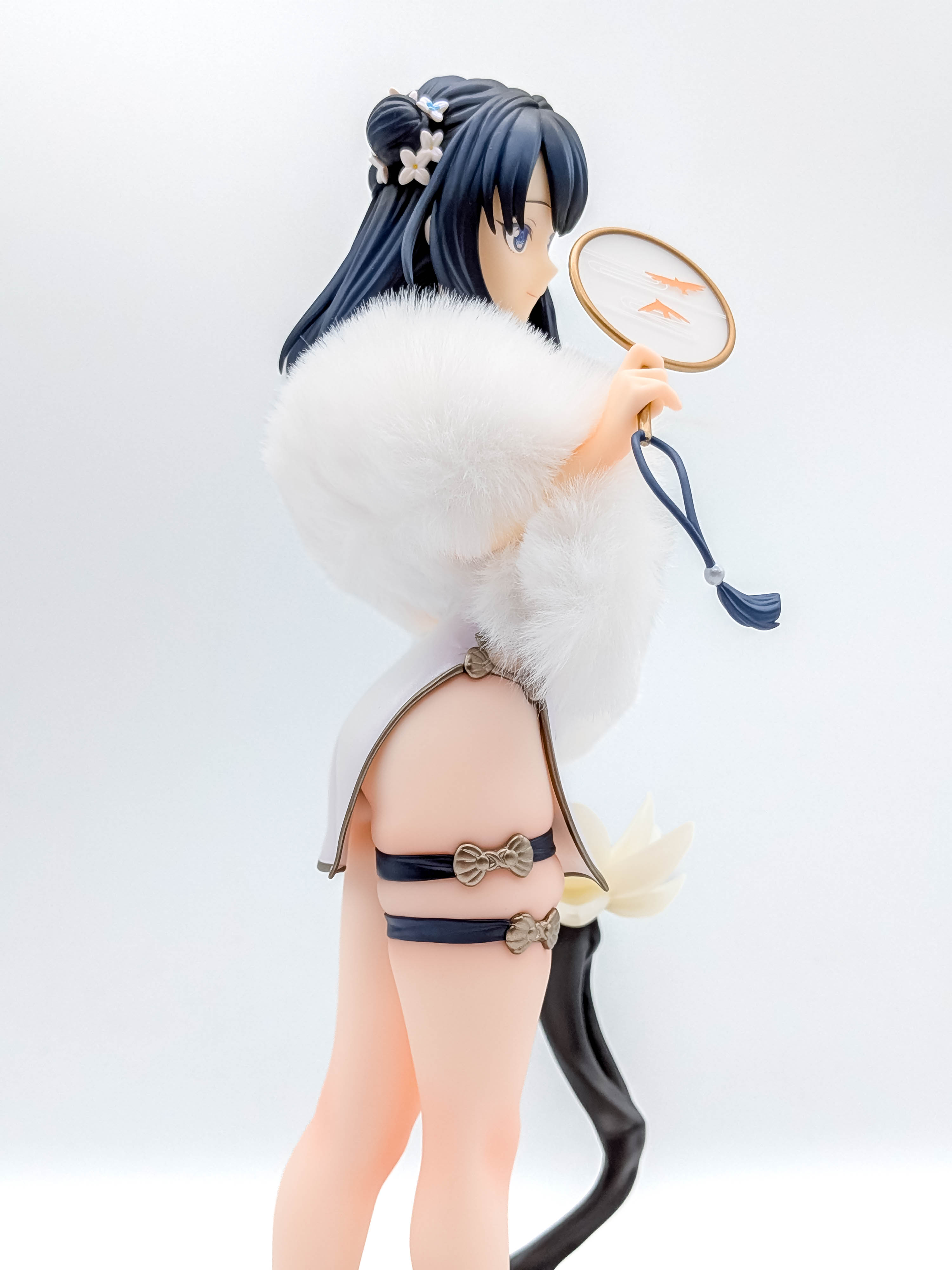 Rikka Takarada figure side profile fur stole dress and leg bands
