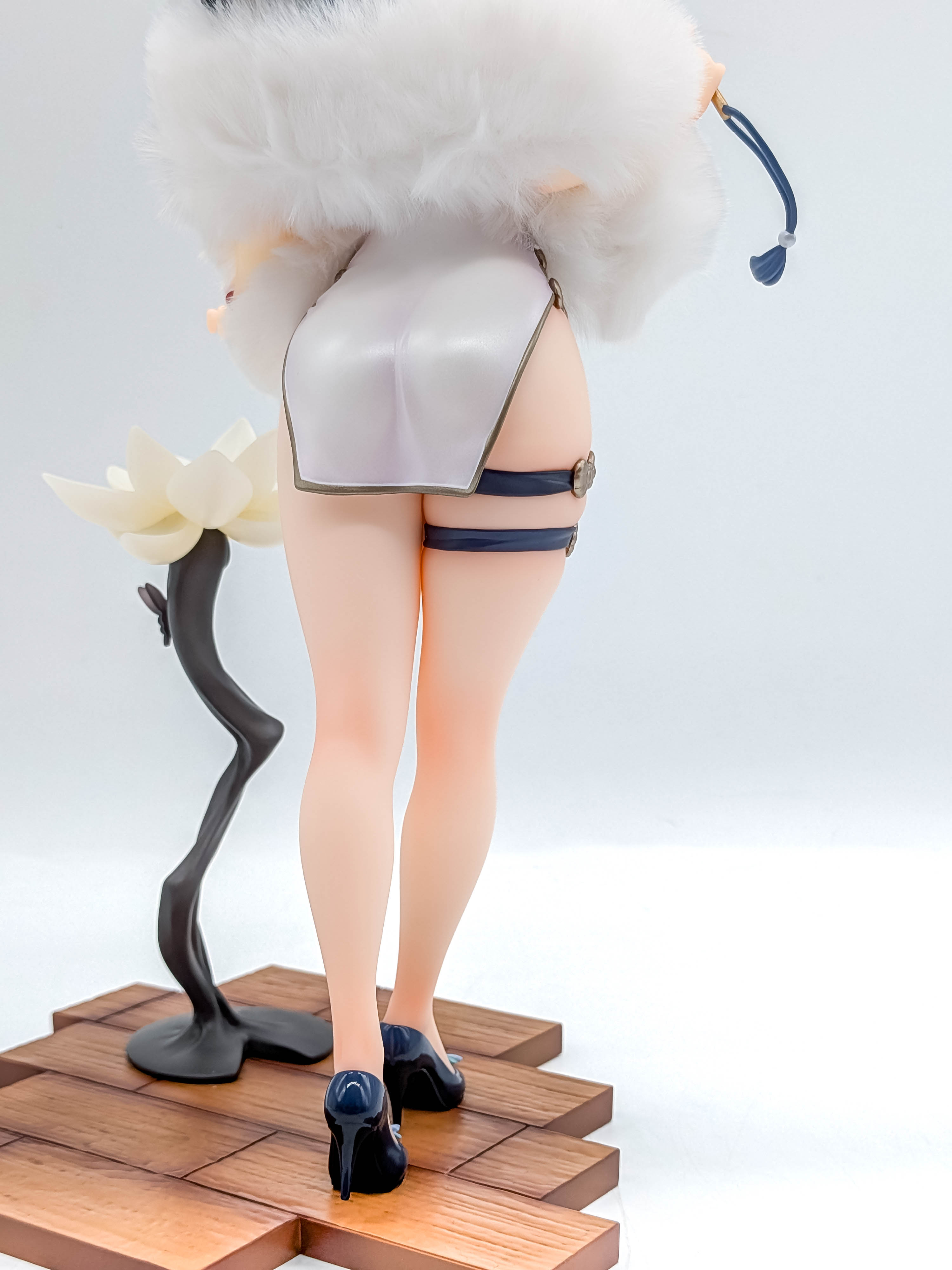 Rikka Takarada figure rear dress legs and blue high heels