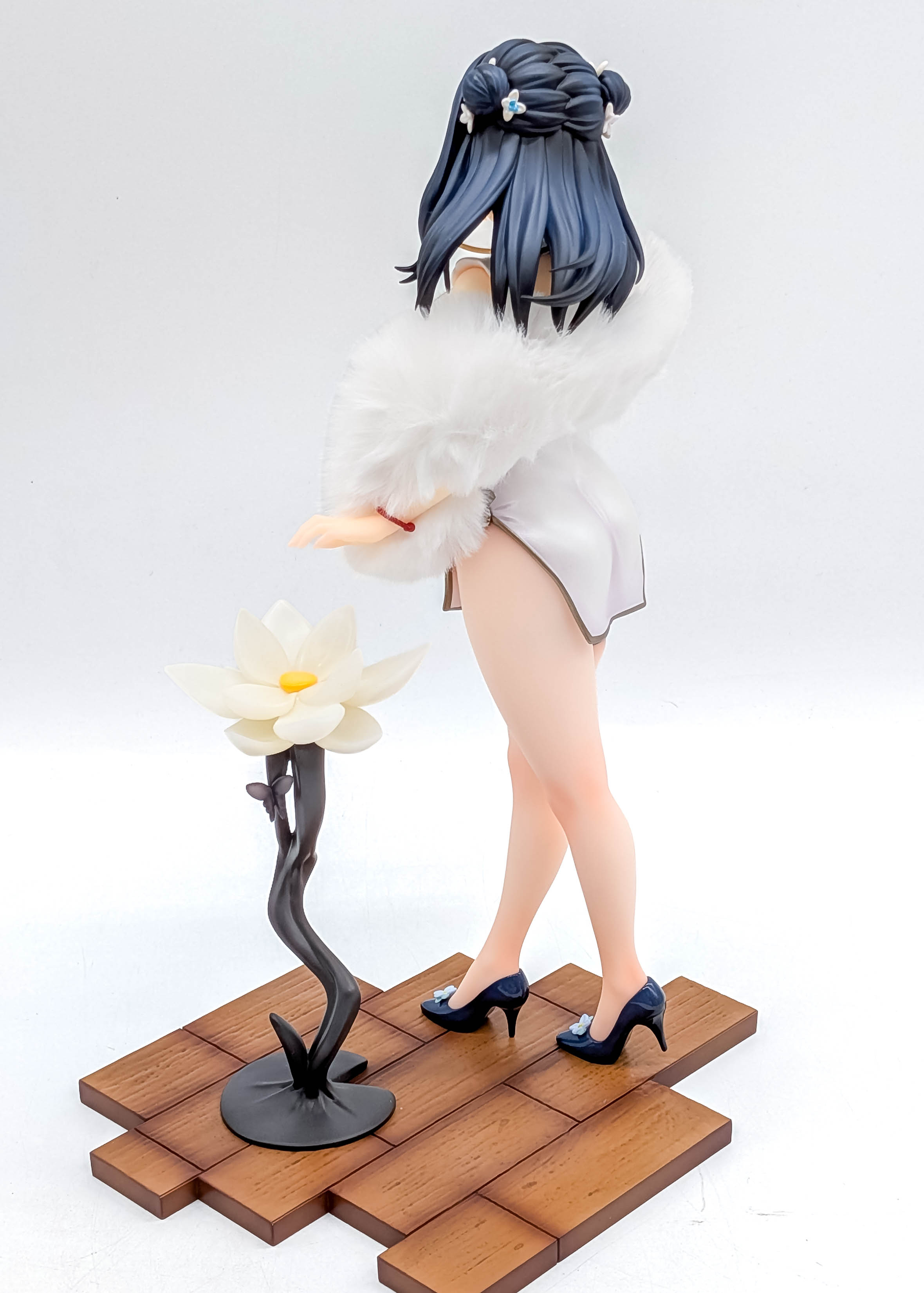 Rikka Takarada figure opposite rear full view with lotus lamp