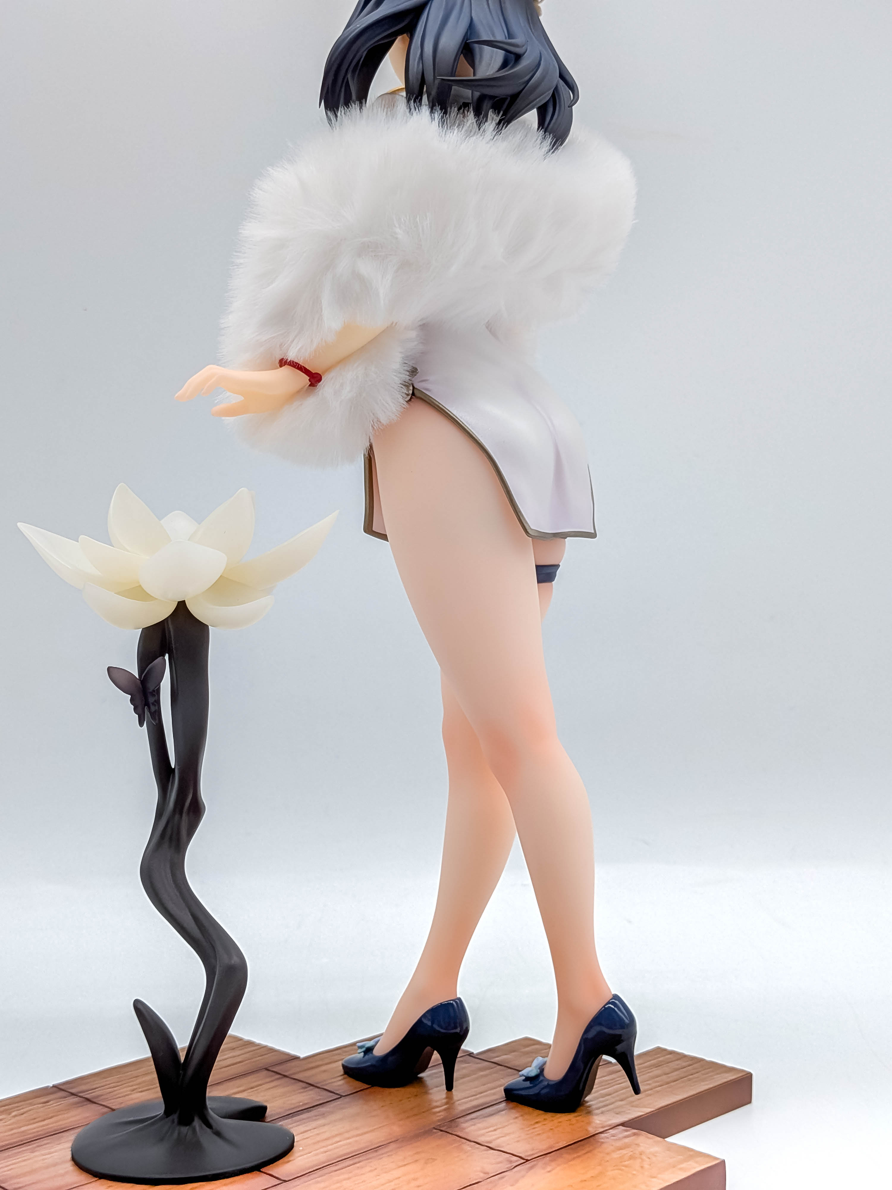 Rikka Takarada figure opposite-side legs heels and lotus display