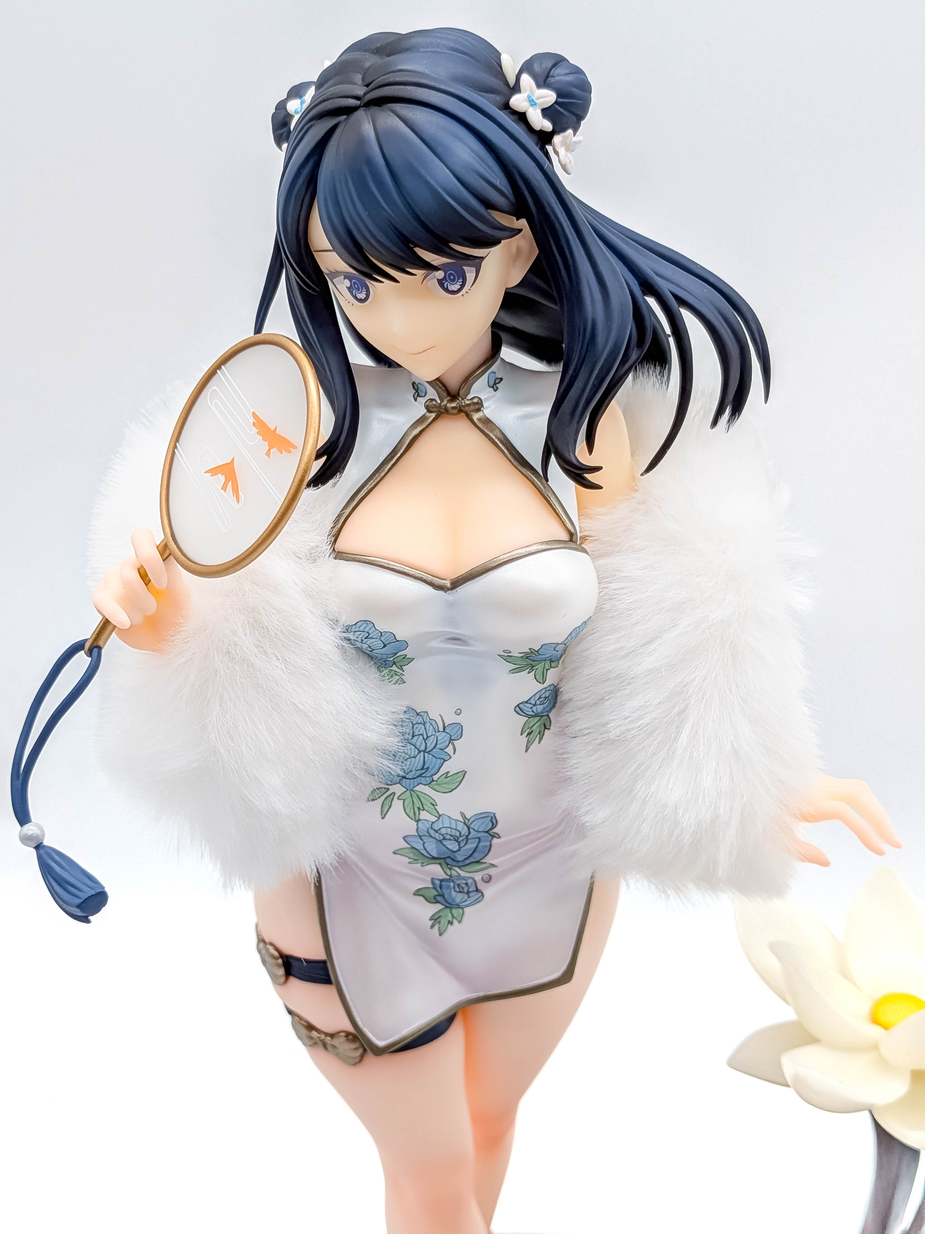 Rikka Takarada figure decorative fan fur stole and dress close-up