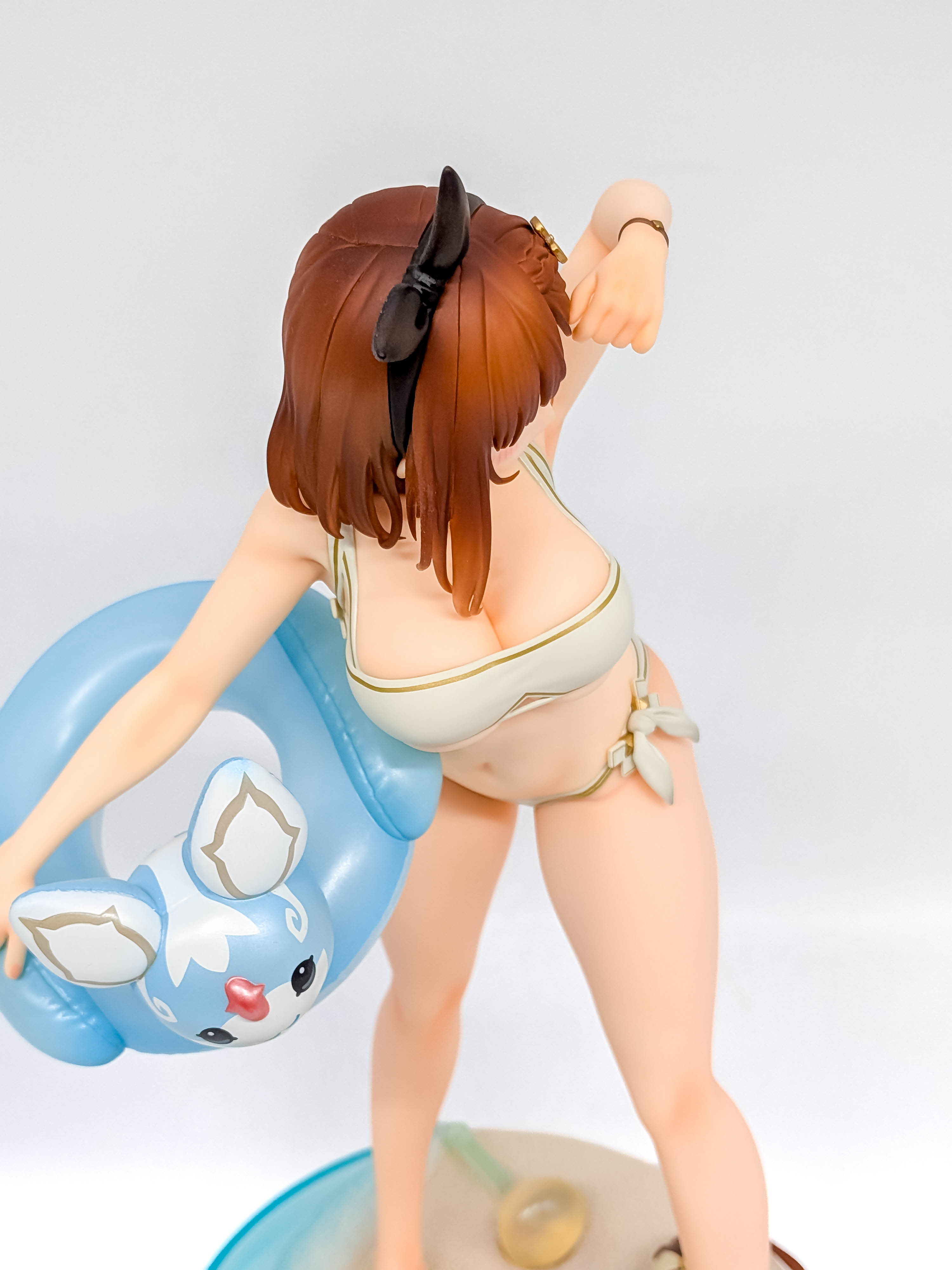 Ryza White Swimsuit Ver. high-angle view with Fi swim ring and beach accessories