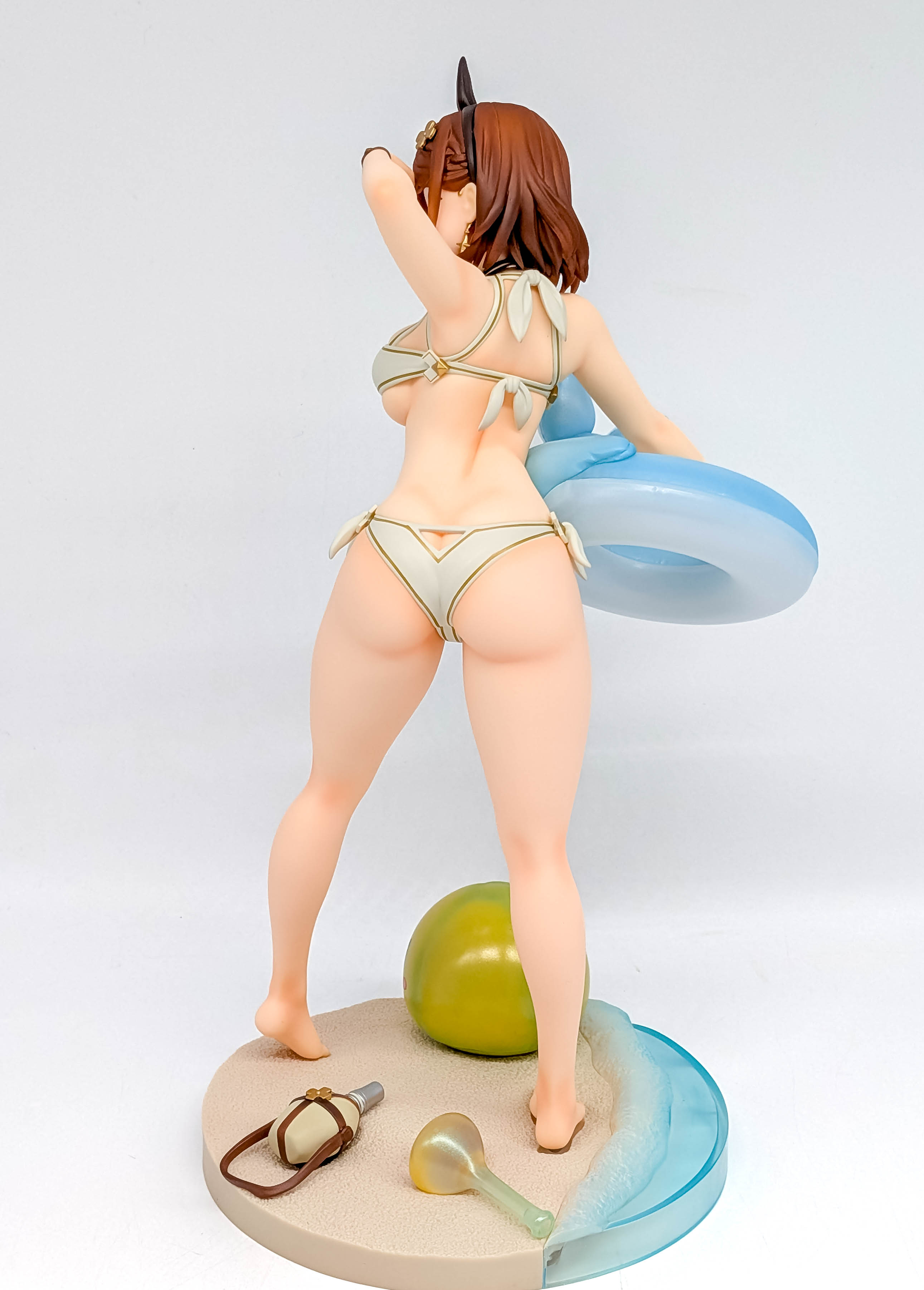 Ryza White Swimsuit Ver. full rear view