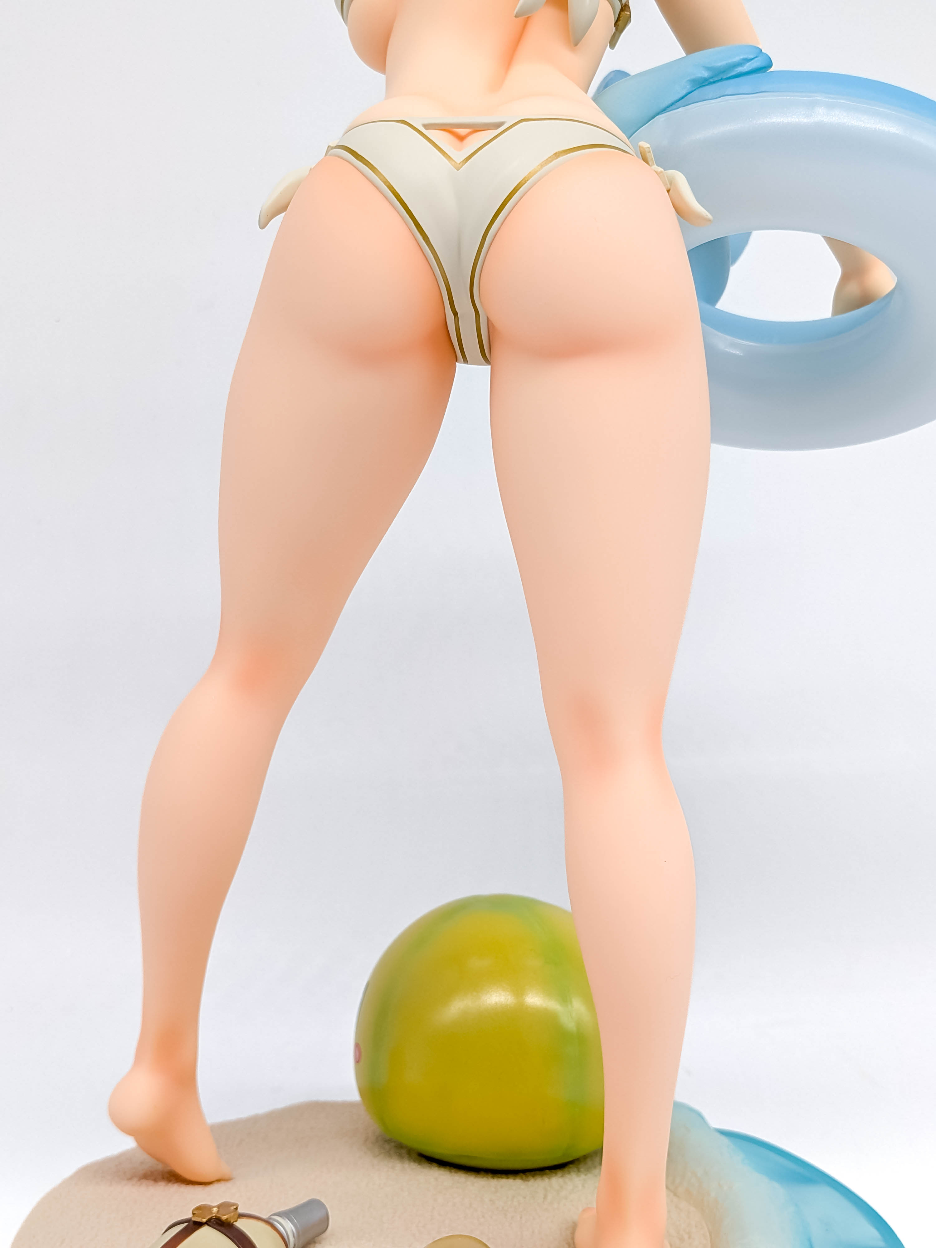 Ryza figure rear legs hips and beach base view