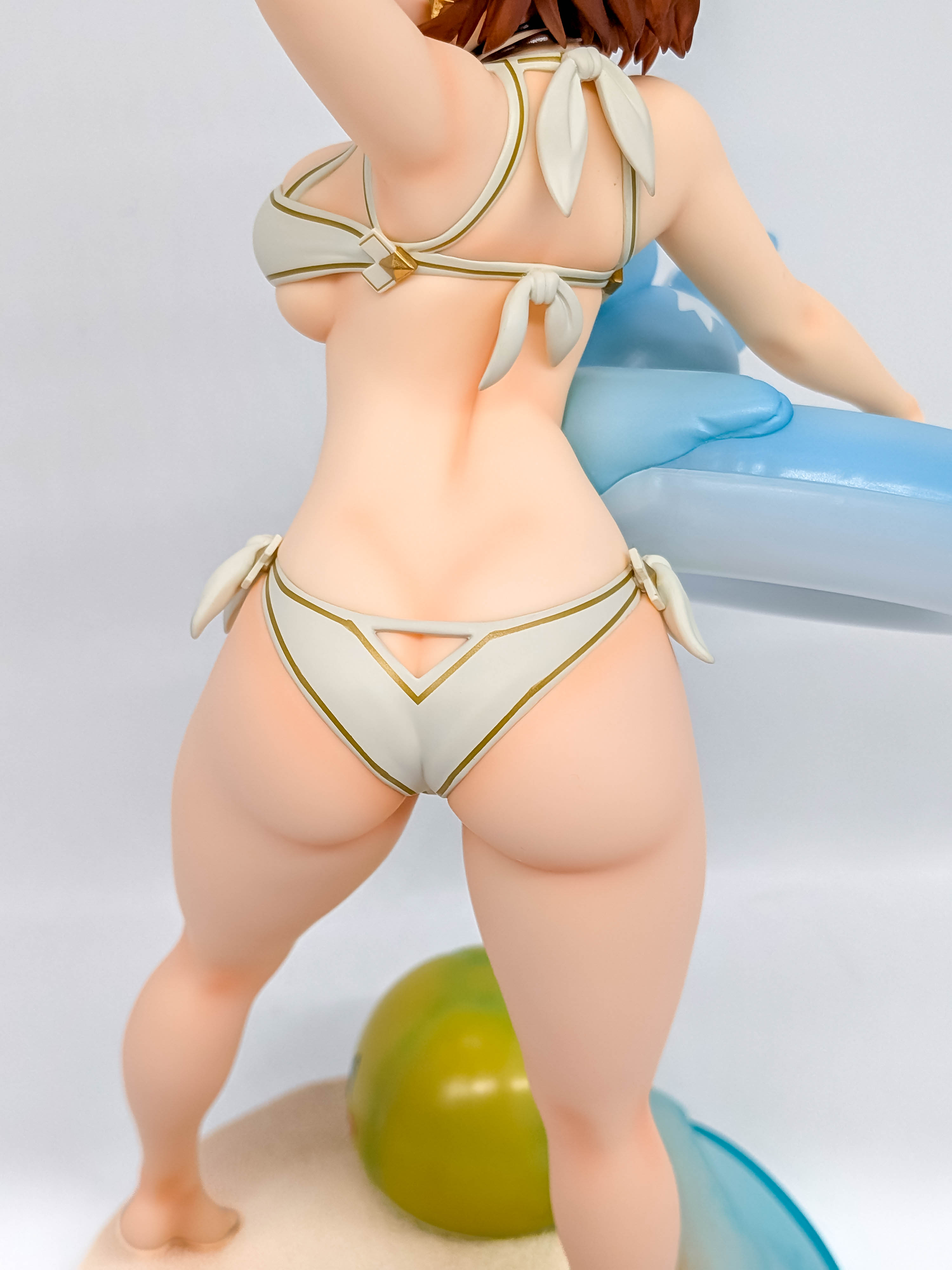 Ryza White Swimsuit Ver. rear bikini waist and hip close-up