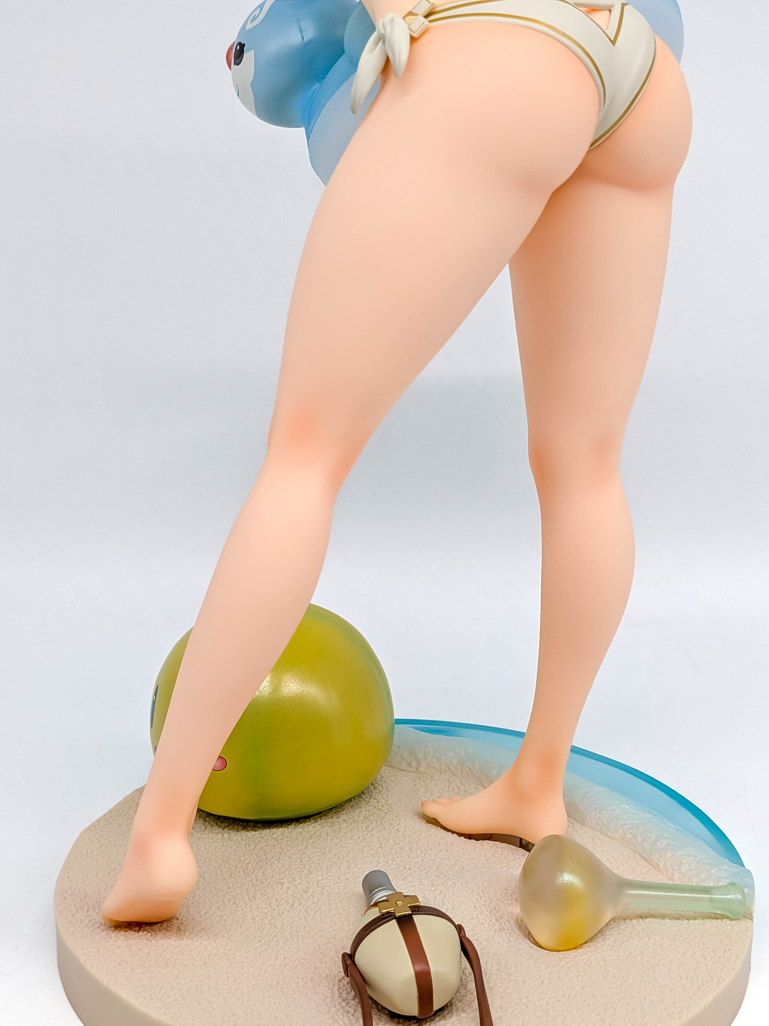 Ryza figure legs yellow Puni alchemy accessories and beach base detail