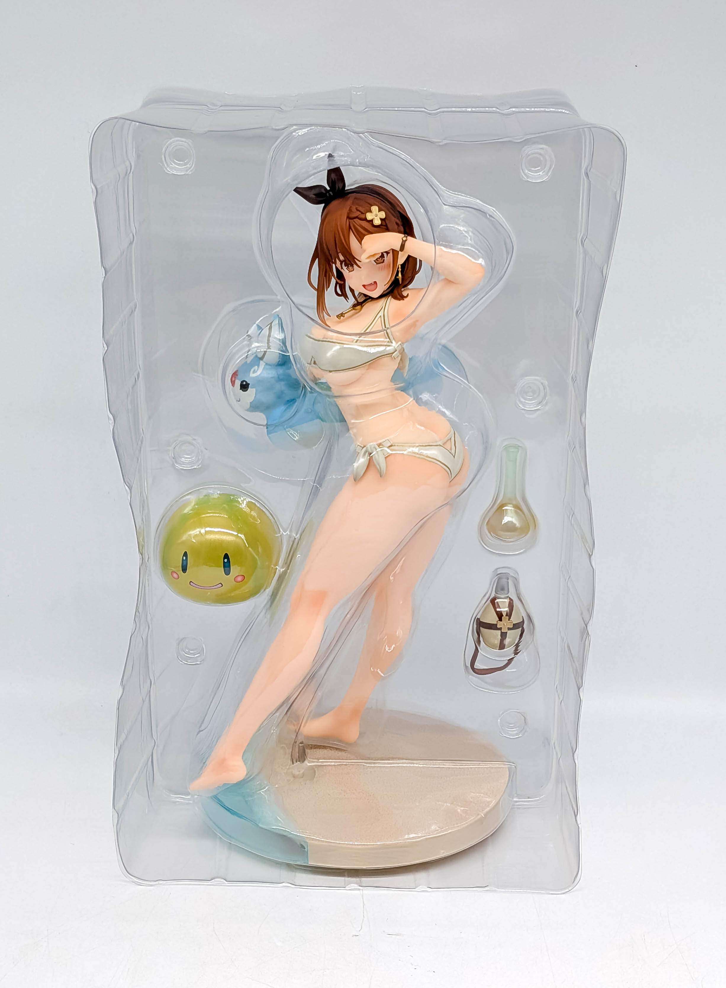Ryza White Swimsuit Ver. figure blister packaging and accessories