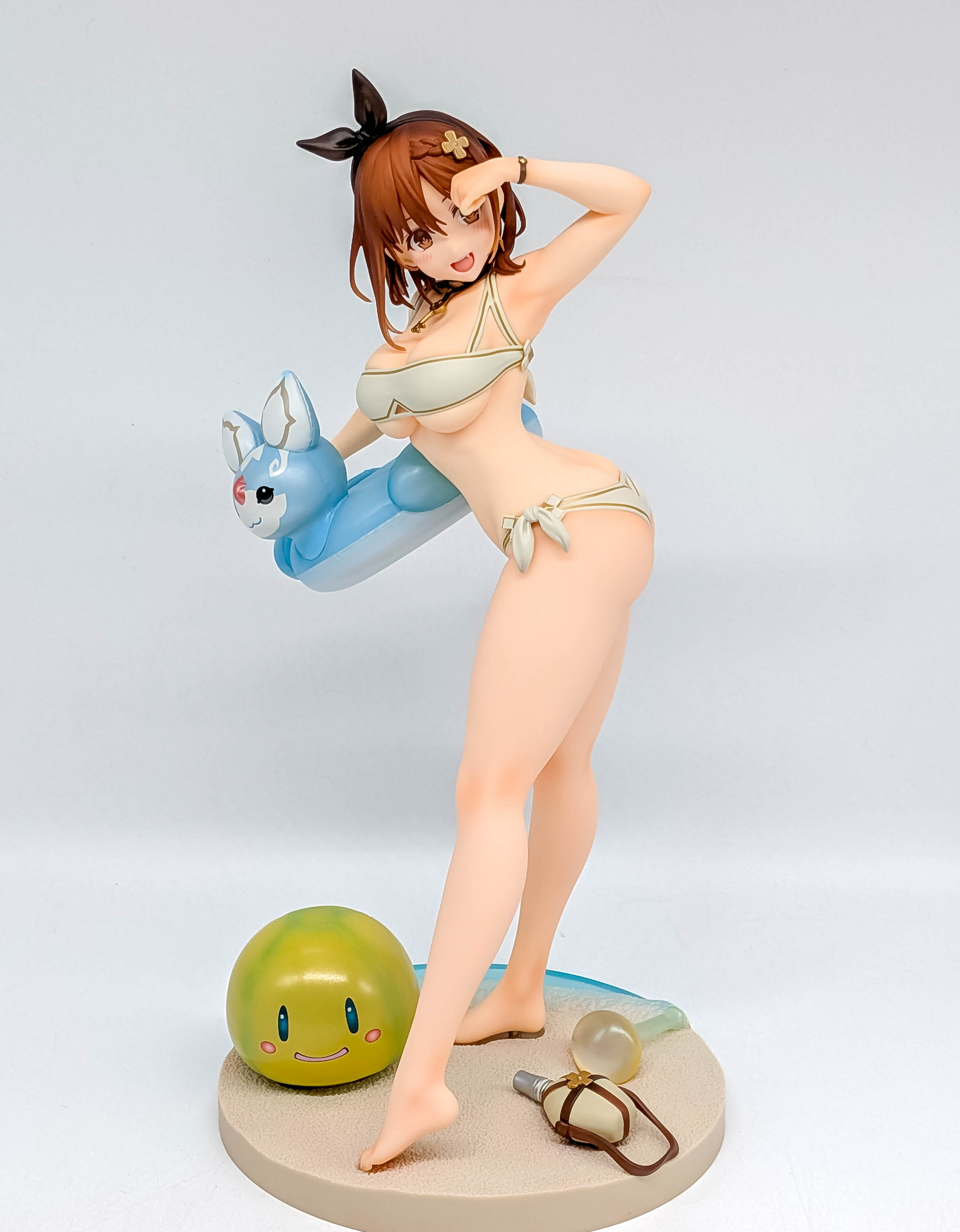 Ryza White Swimsuit Ver. 1/6 scale figure main full view