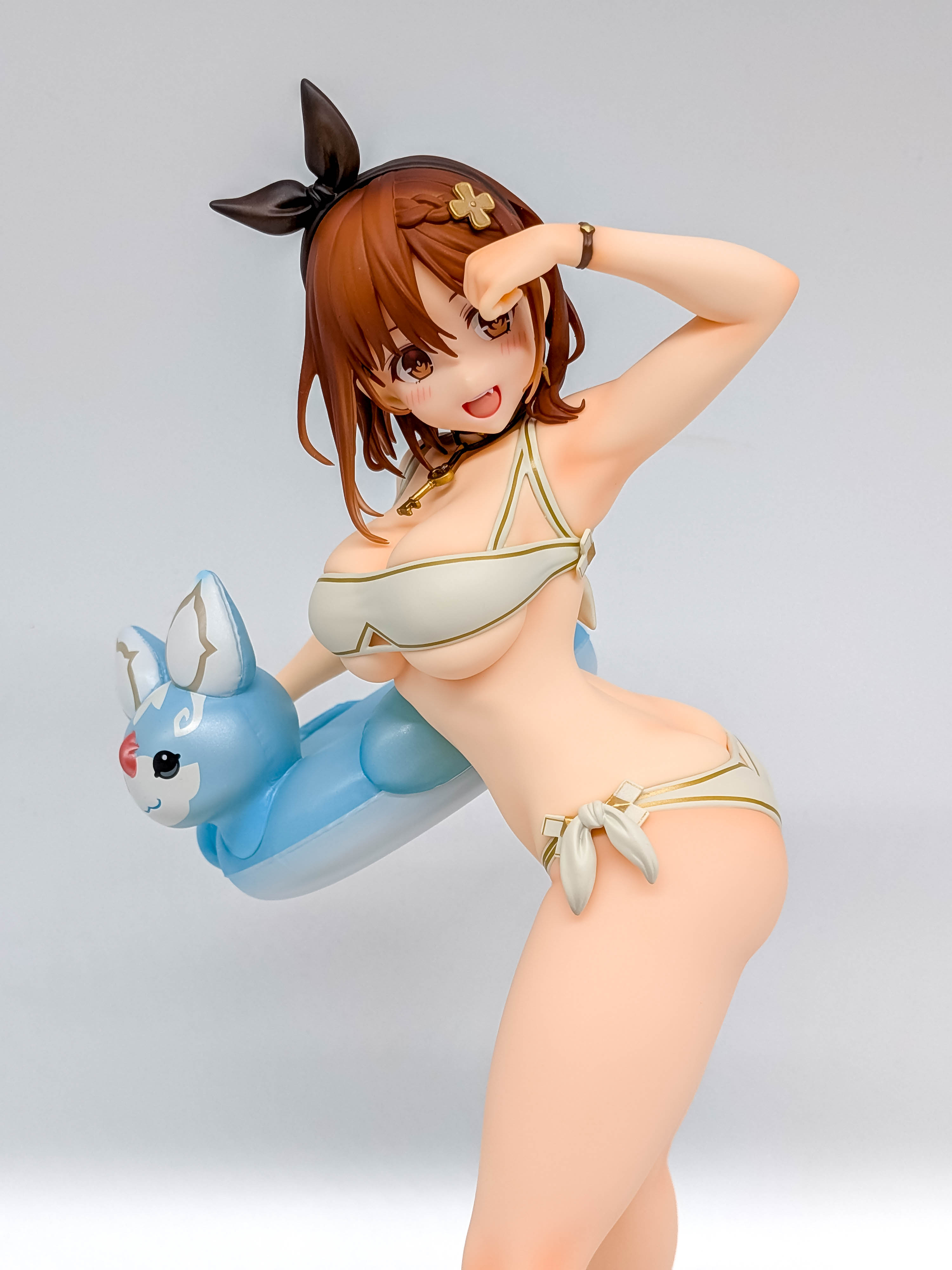 Ryza White Swimsuit Ver. face and upper-body close-up