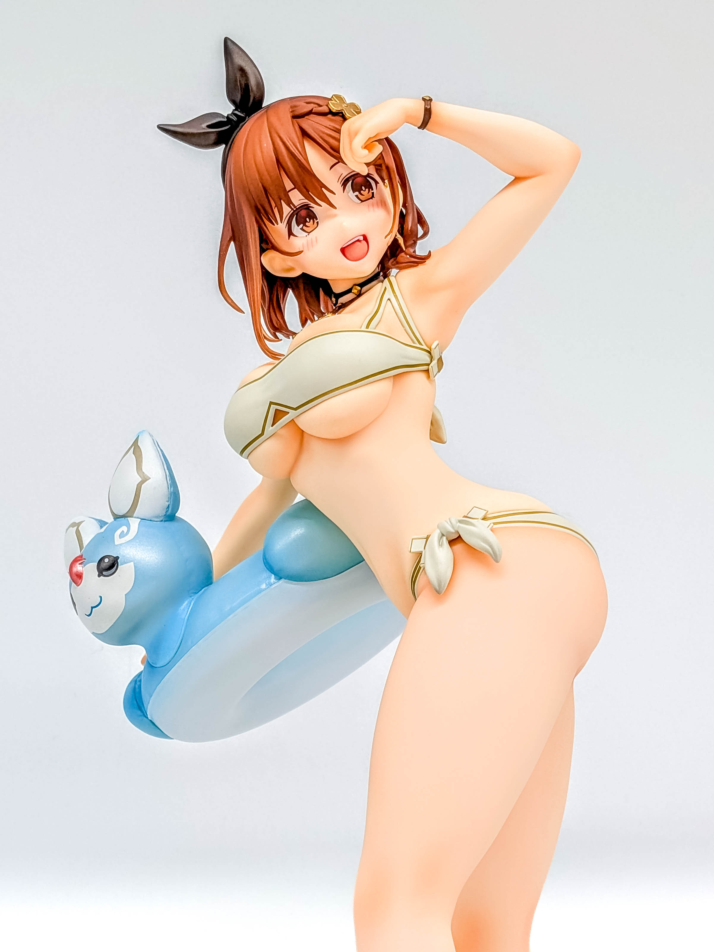 Ryza White Swimsuit Ver. alternate face and upper-body angle