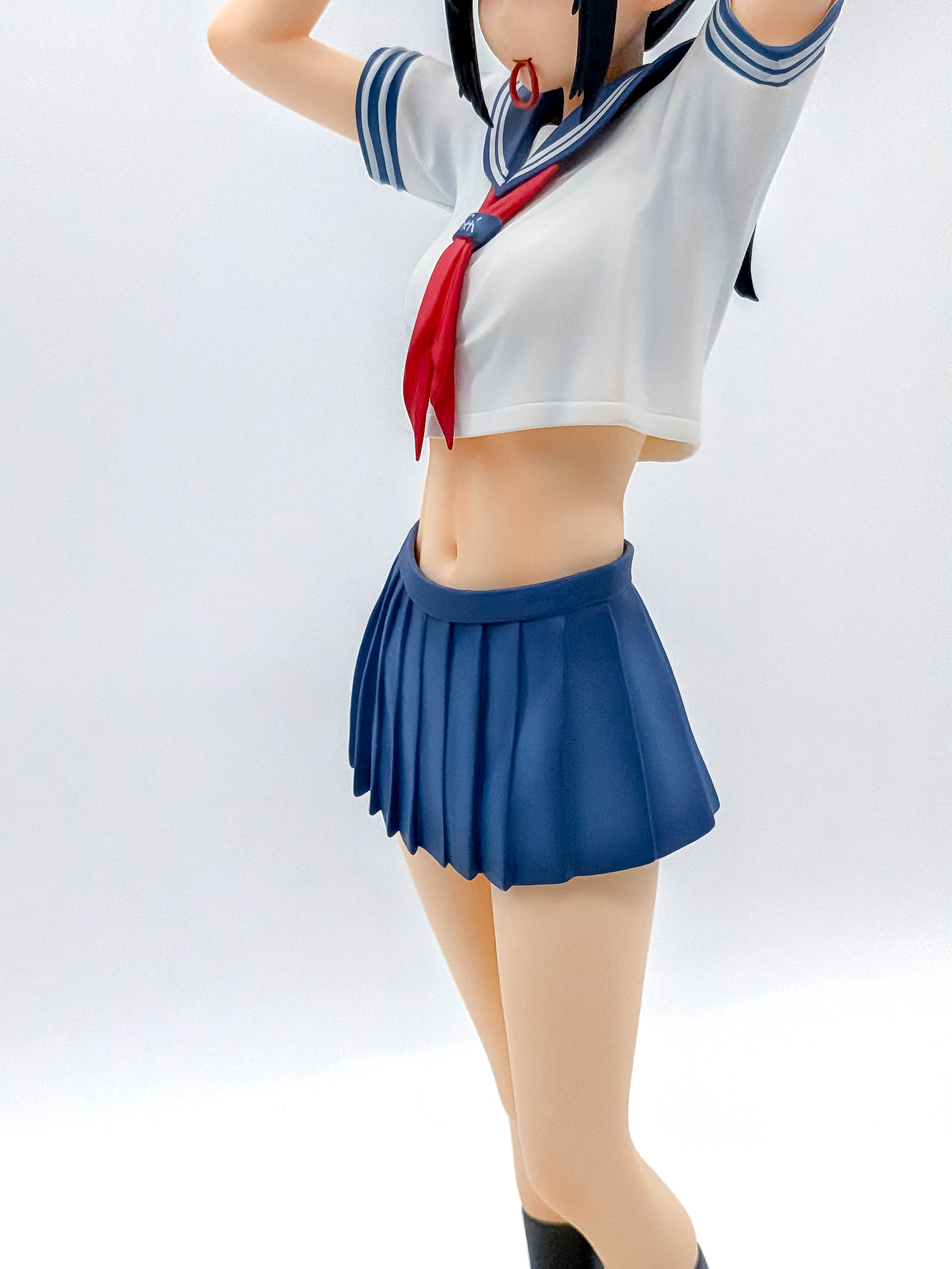 Sailor Fuku no Mannaka figure side waist and pleated skirt detail