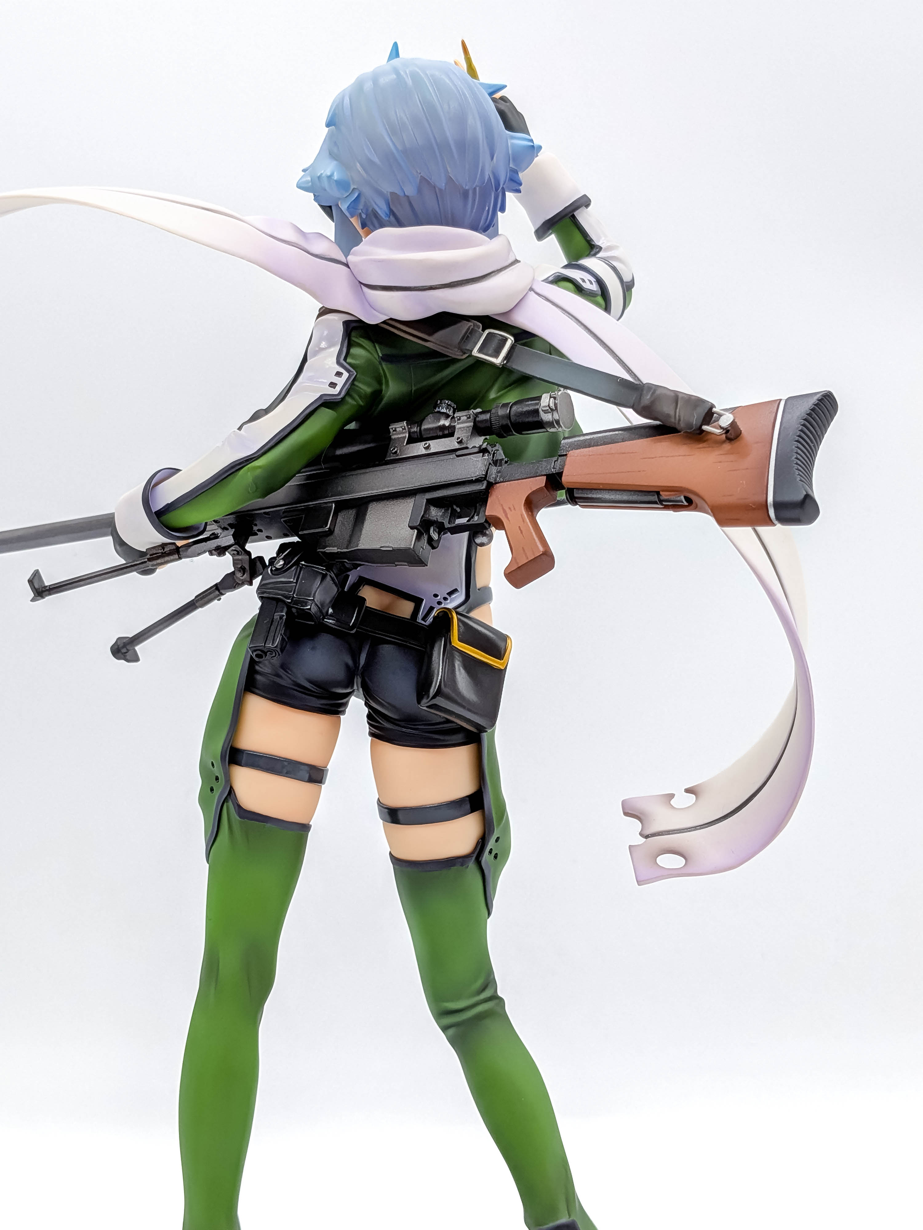 Sinon figure rear rifle stock scope scarf and equipment detail