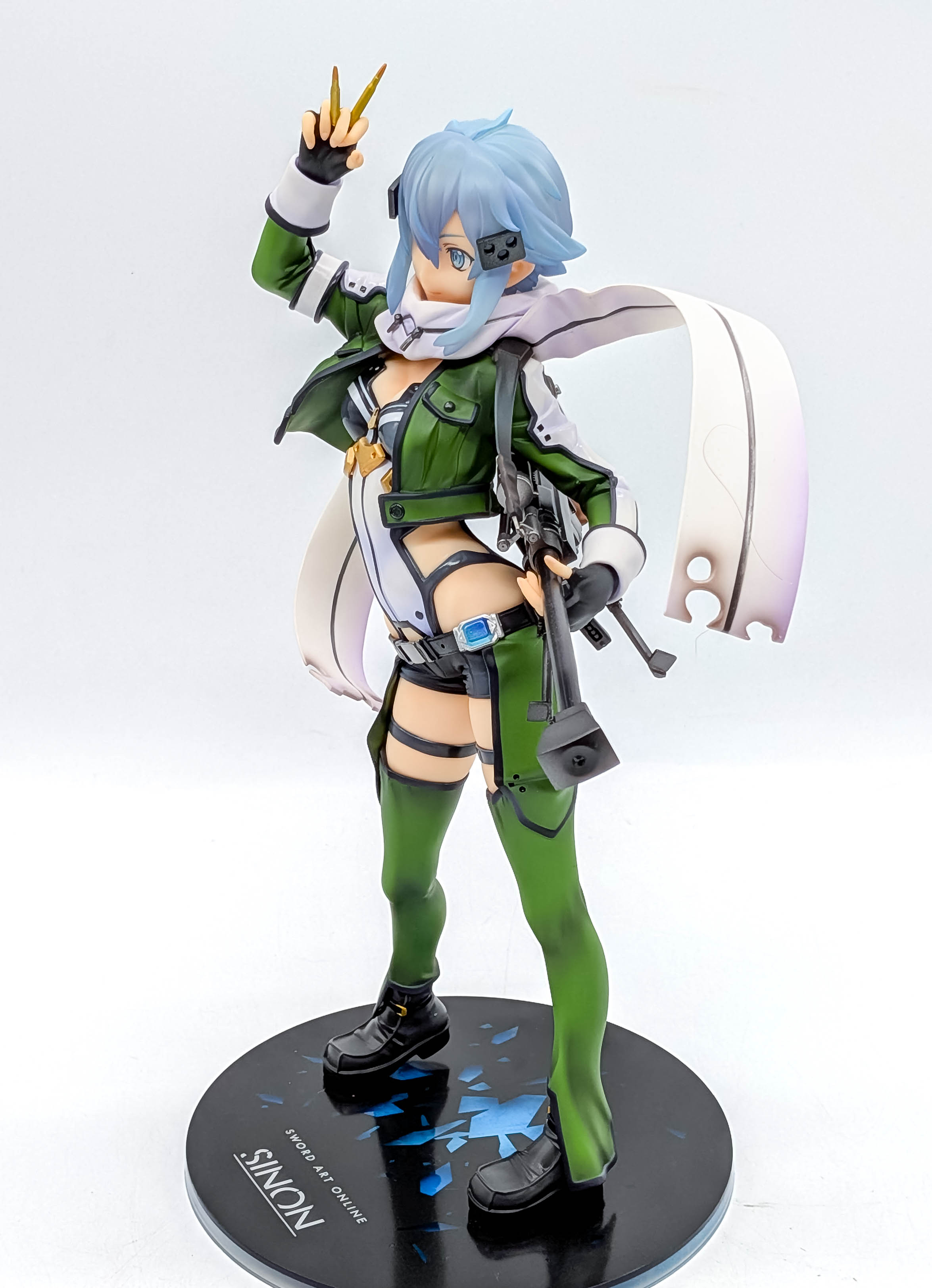 Sinon 1/7 scale figure opposite three-quarter full view