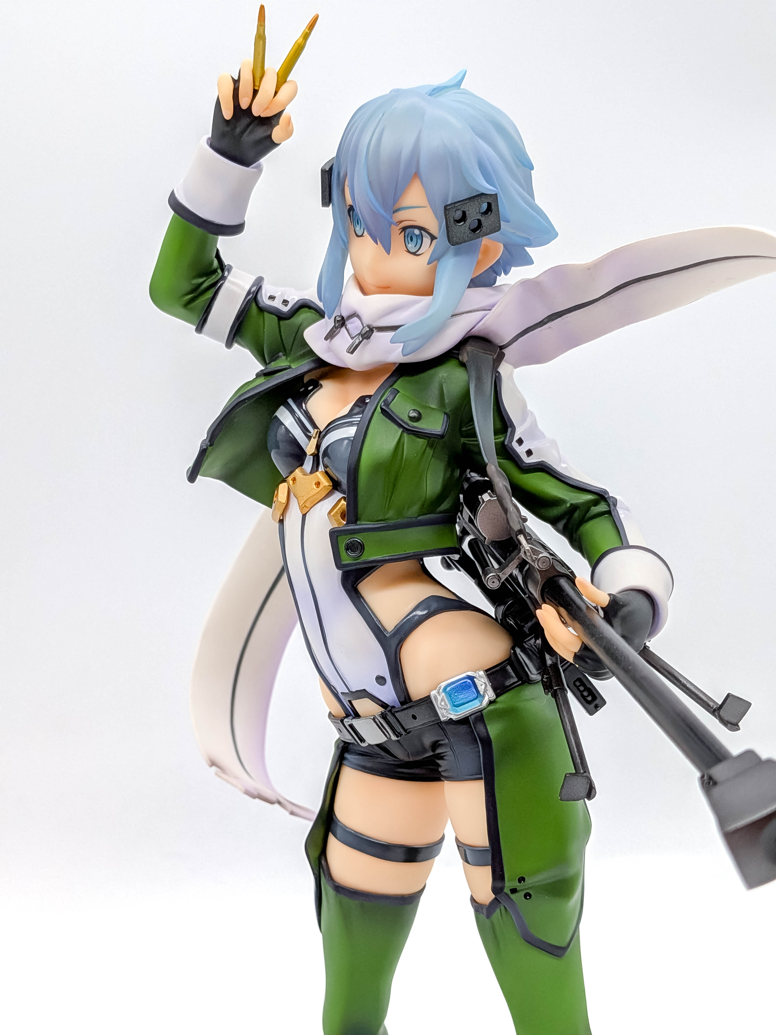 Sinon figure three-quarter face jacket rifle and combat suit close-up