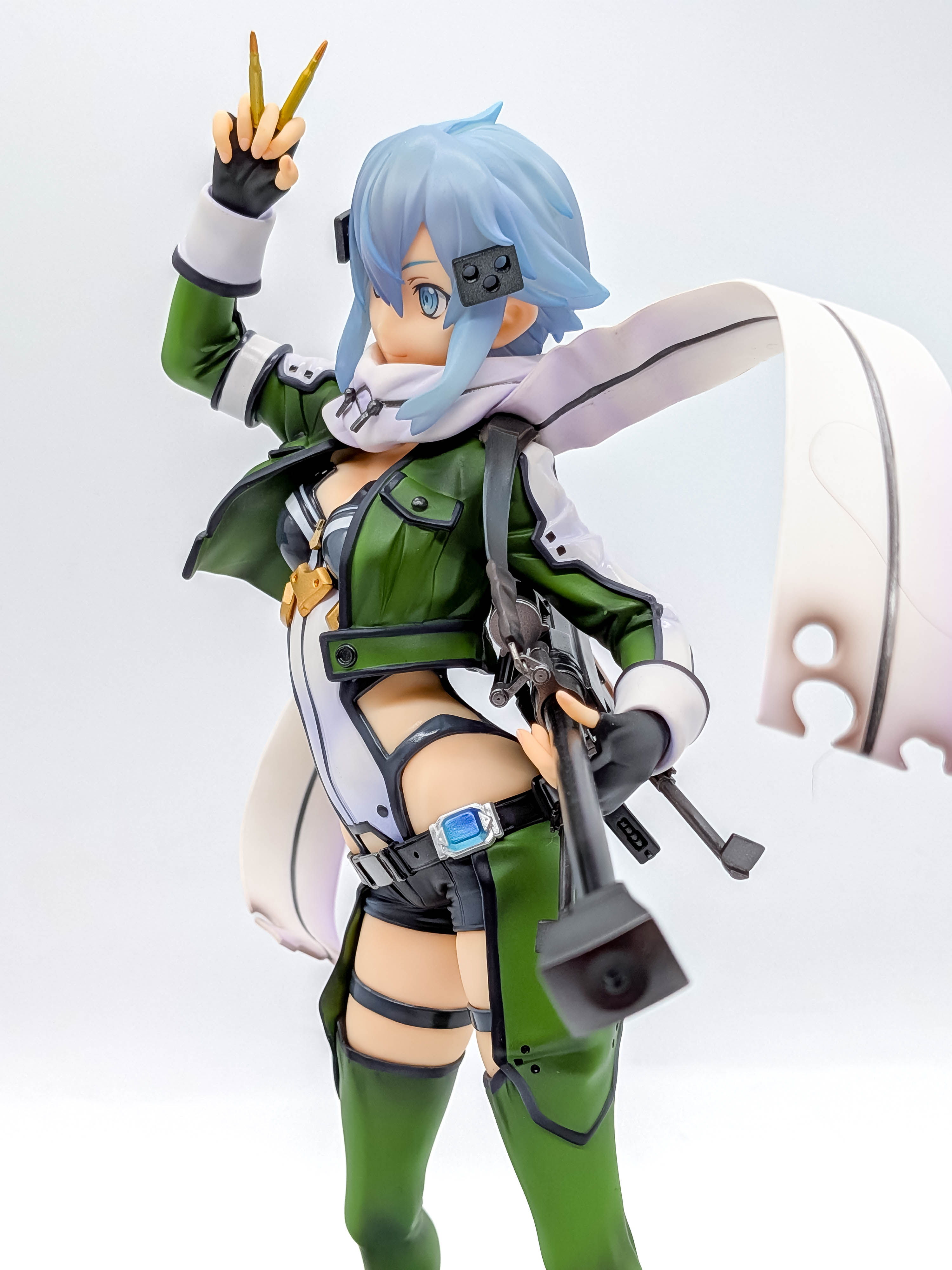Sinon figure side upper-body view with scarf rifle and belt