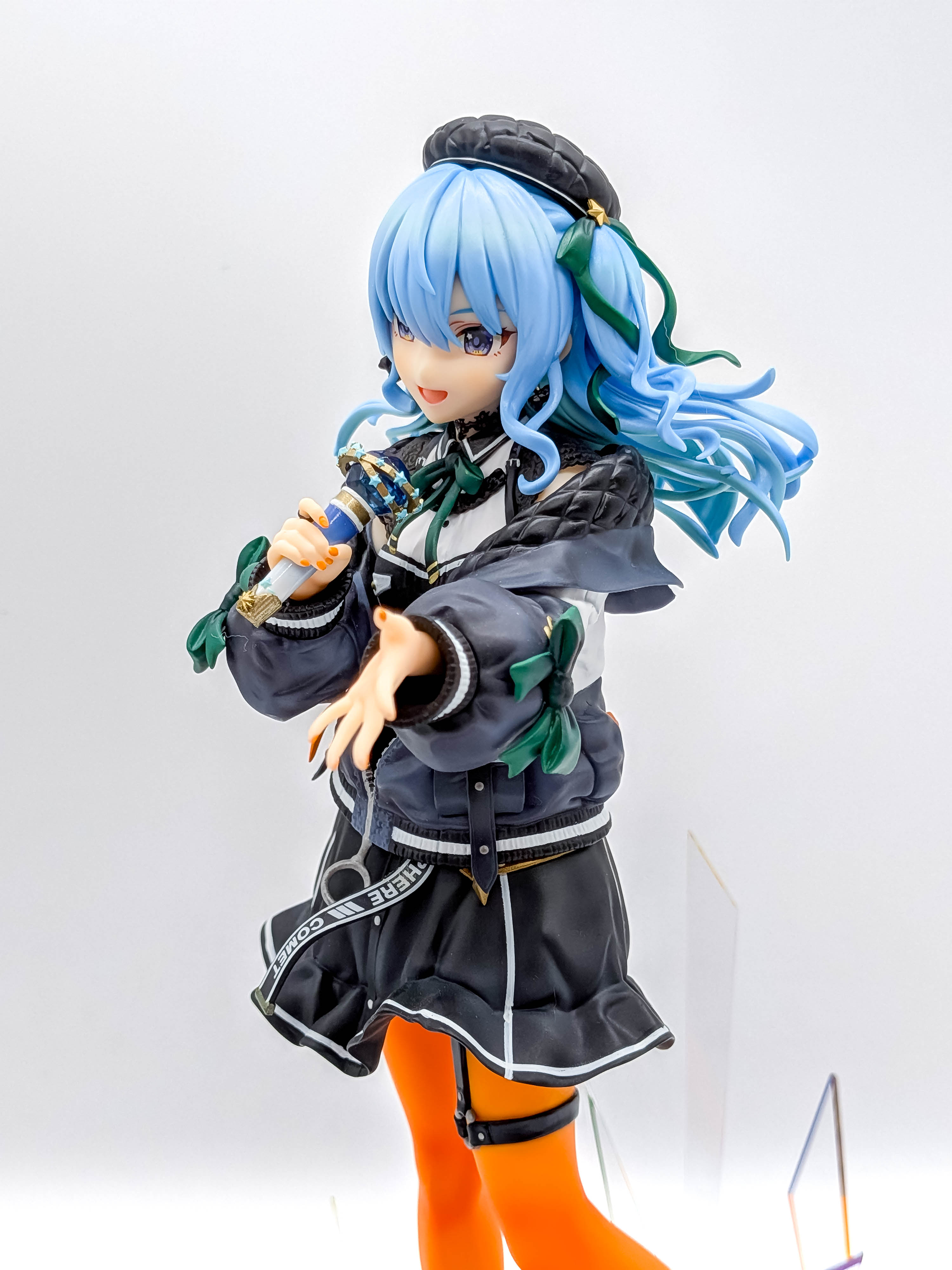 Hoshimachi Suisei figure three-quarter face and upper-body view