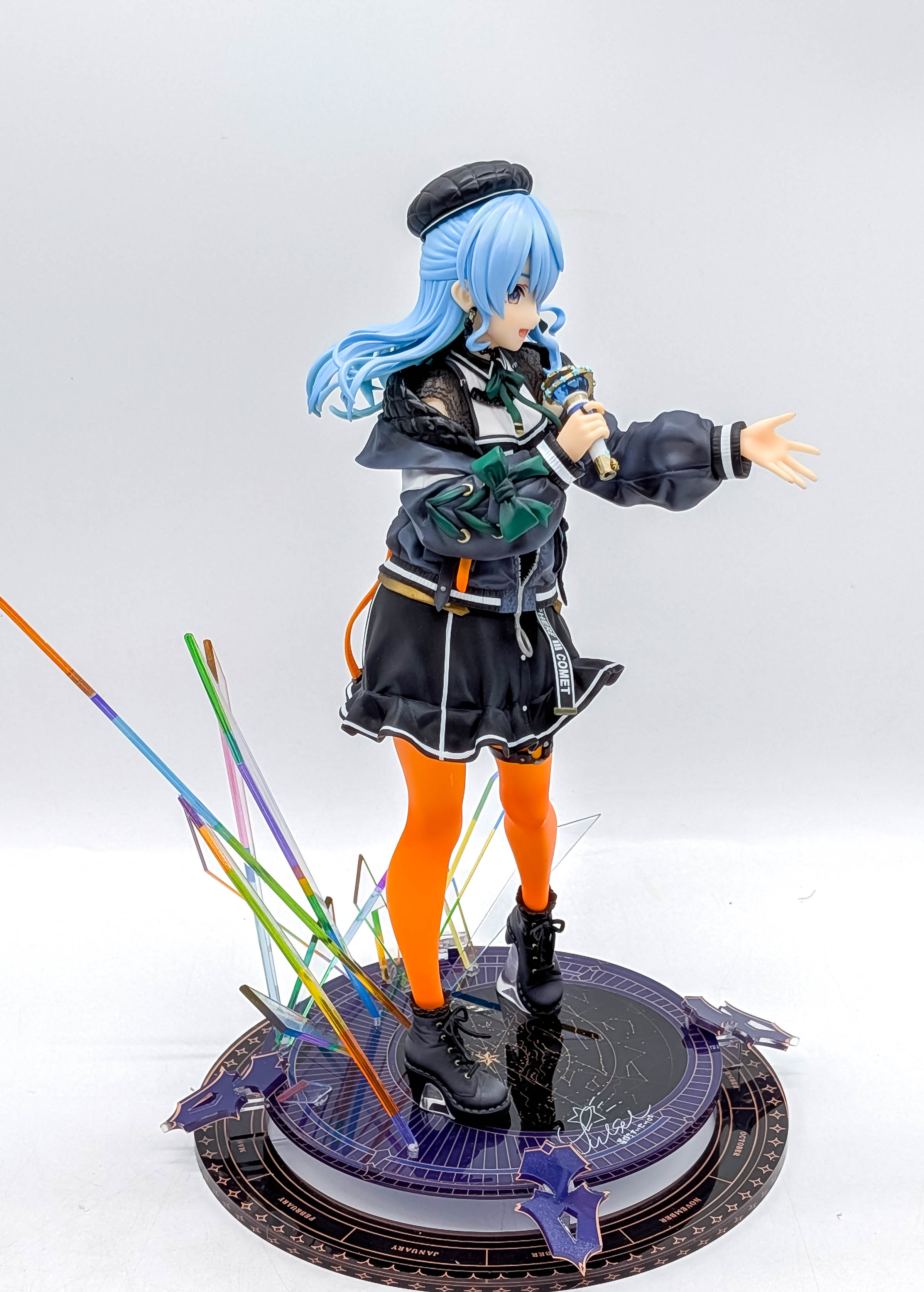 Hoshimachi Suisei figure side view with oversized jacket and skirt