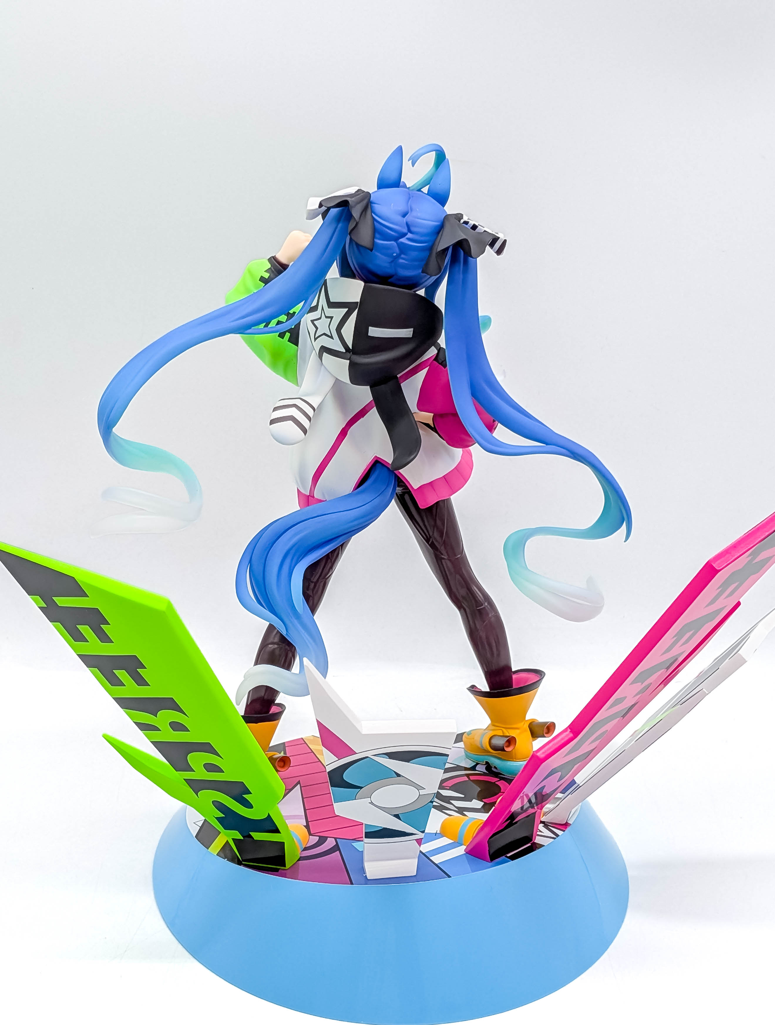 Twin Turbo 1/7 scale figure full rear view