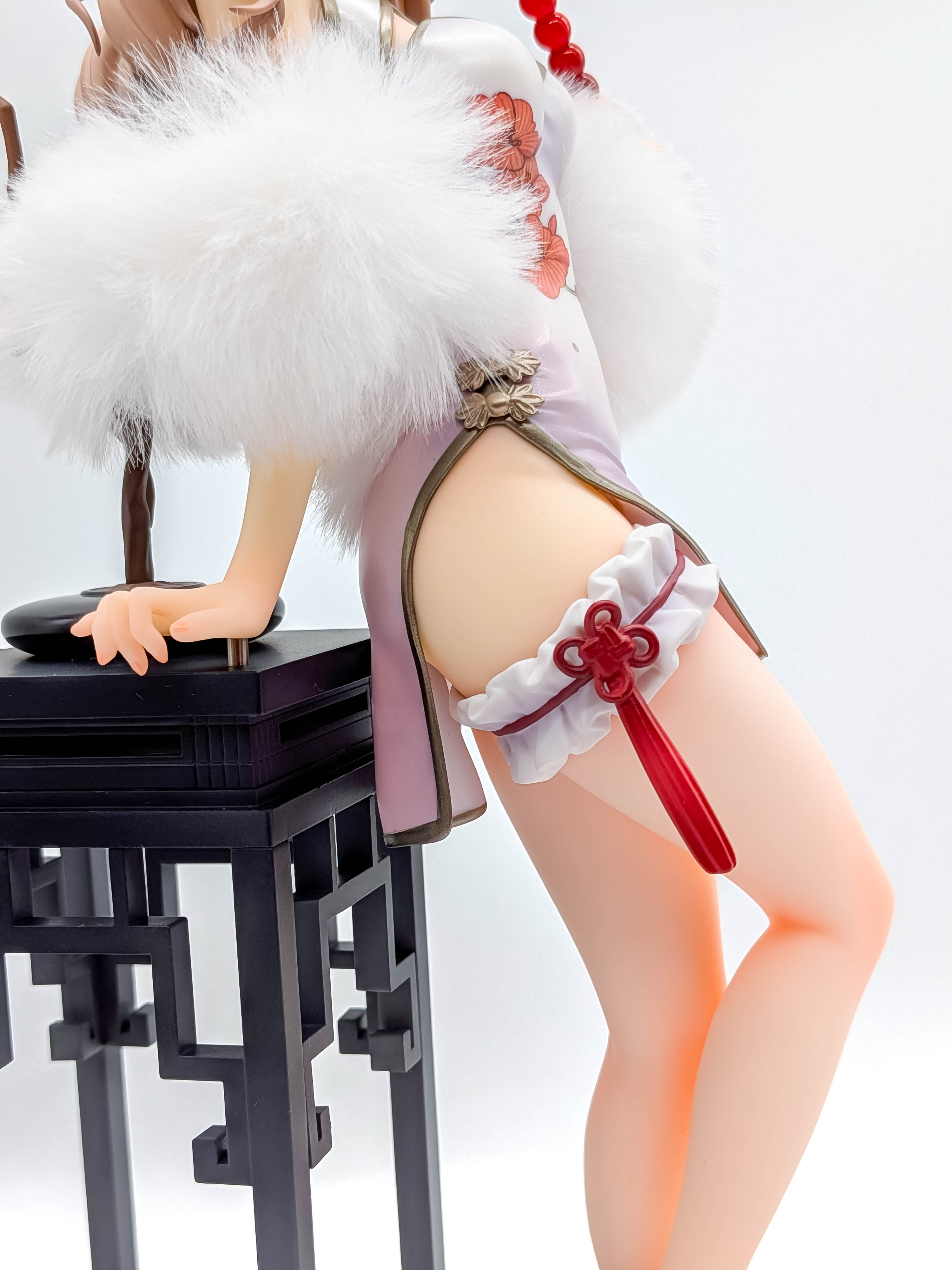 Yume Minami figure side dress opening thigh ornament and hand detail