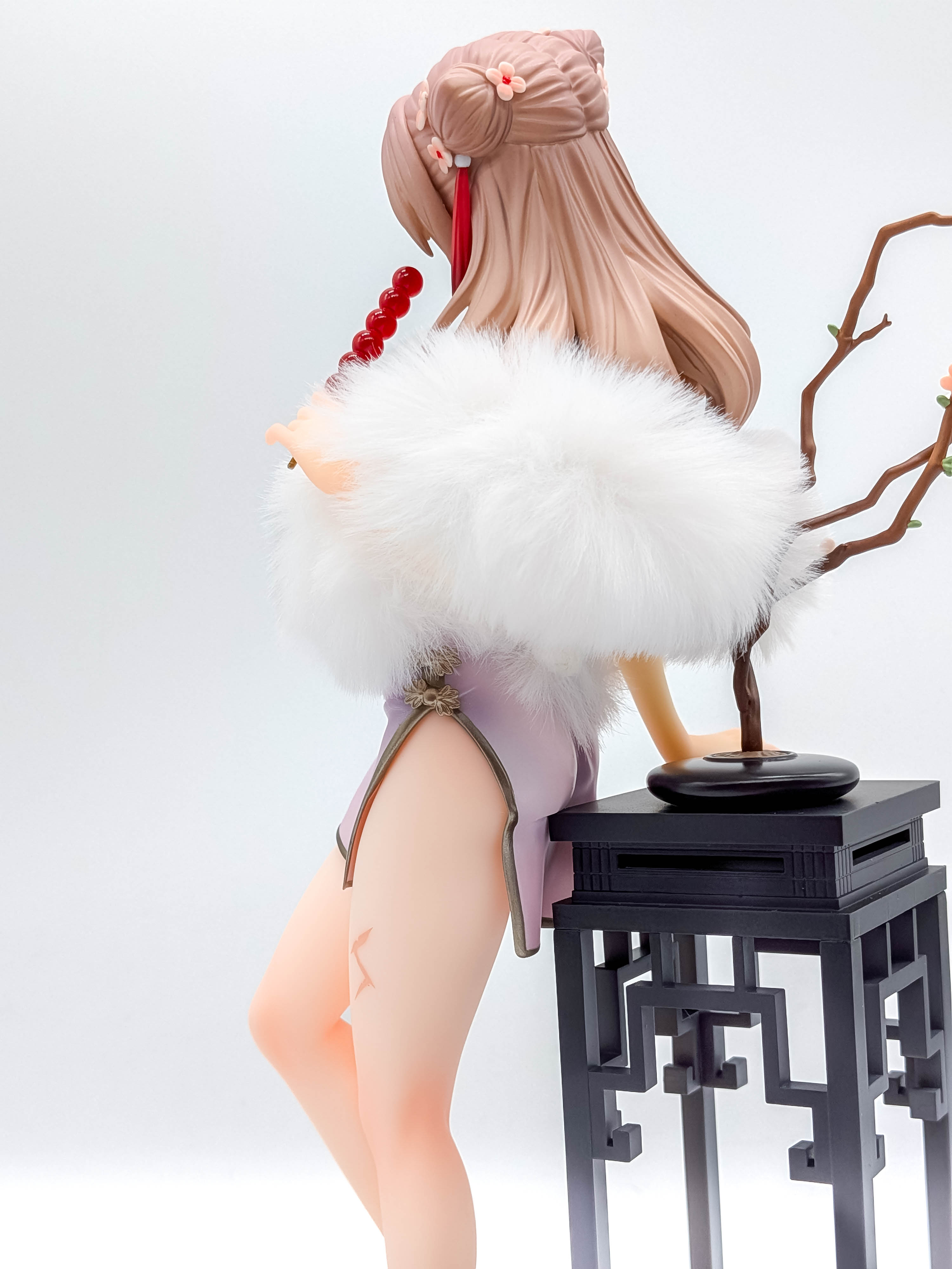 Yume Minami figure rear-side hair fur and dress detail