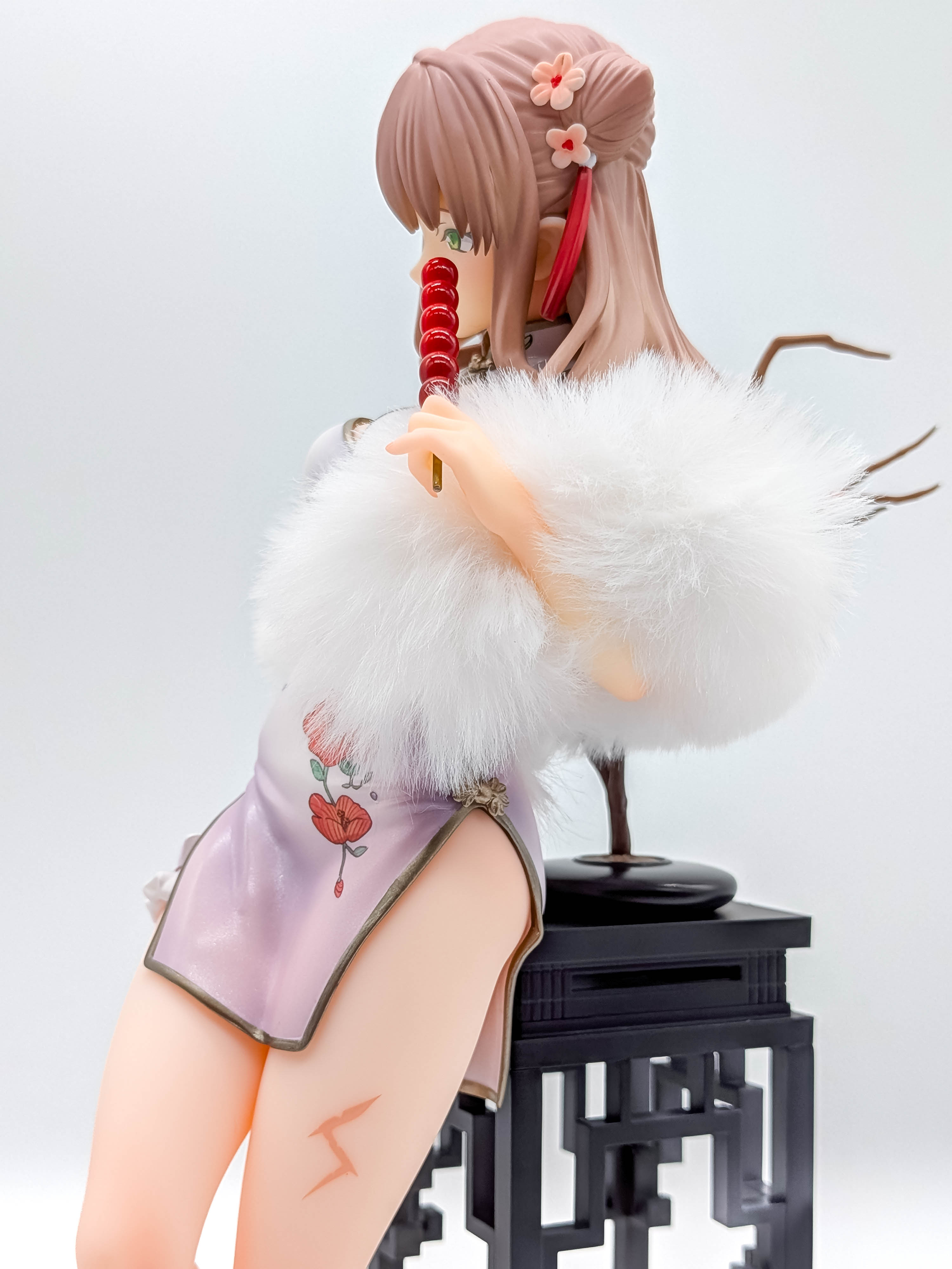 Yume Minami figure opposite-side upper-body view