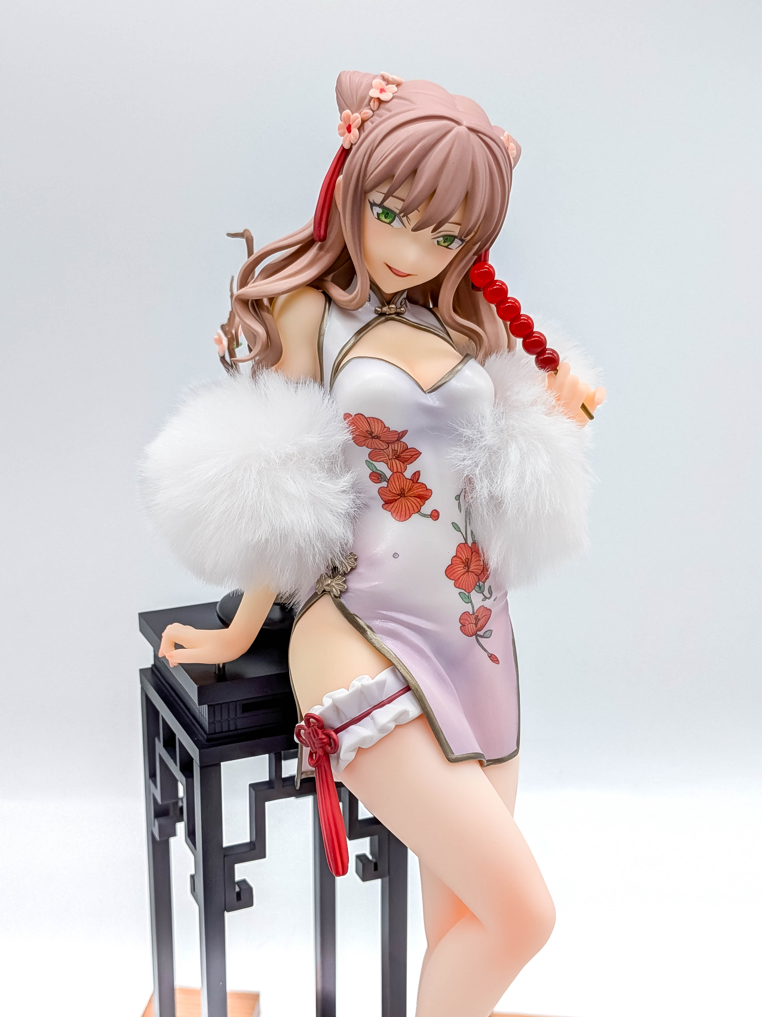Yume Minami figure face hair fur and China dress close-up